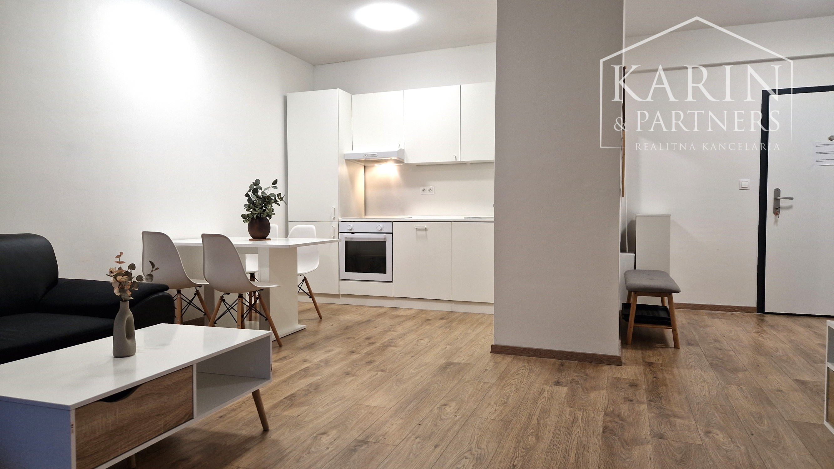 2-IZBOVÝ BYT S PARKOVANÍM  NA ZAČIATKU ROVINKY