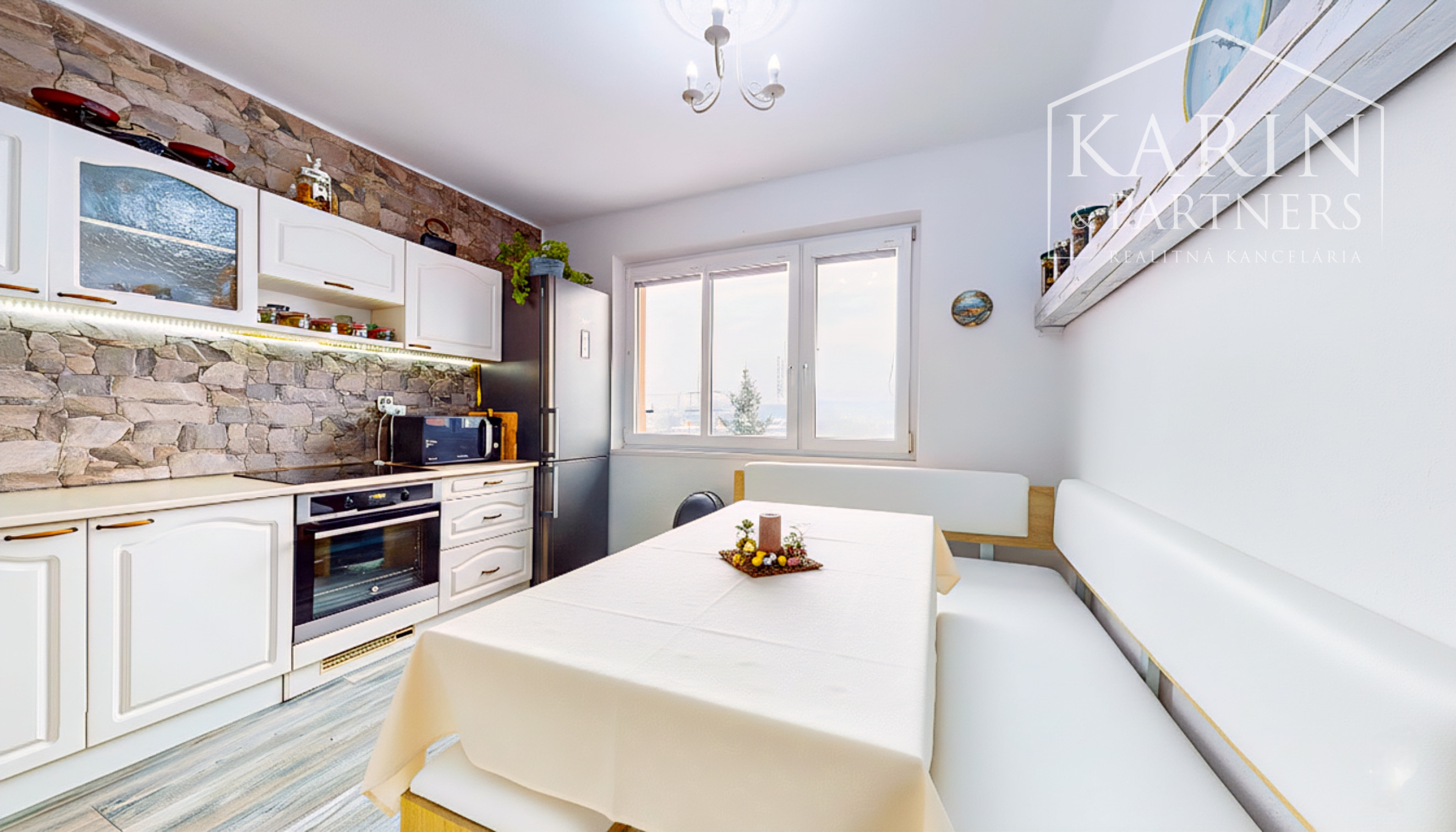 REZERVOVANÉ! Veľkorysý 4-izbový byt po rekonštrukcii na Pribinovej: Ideálny domov pre vašu rodinu