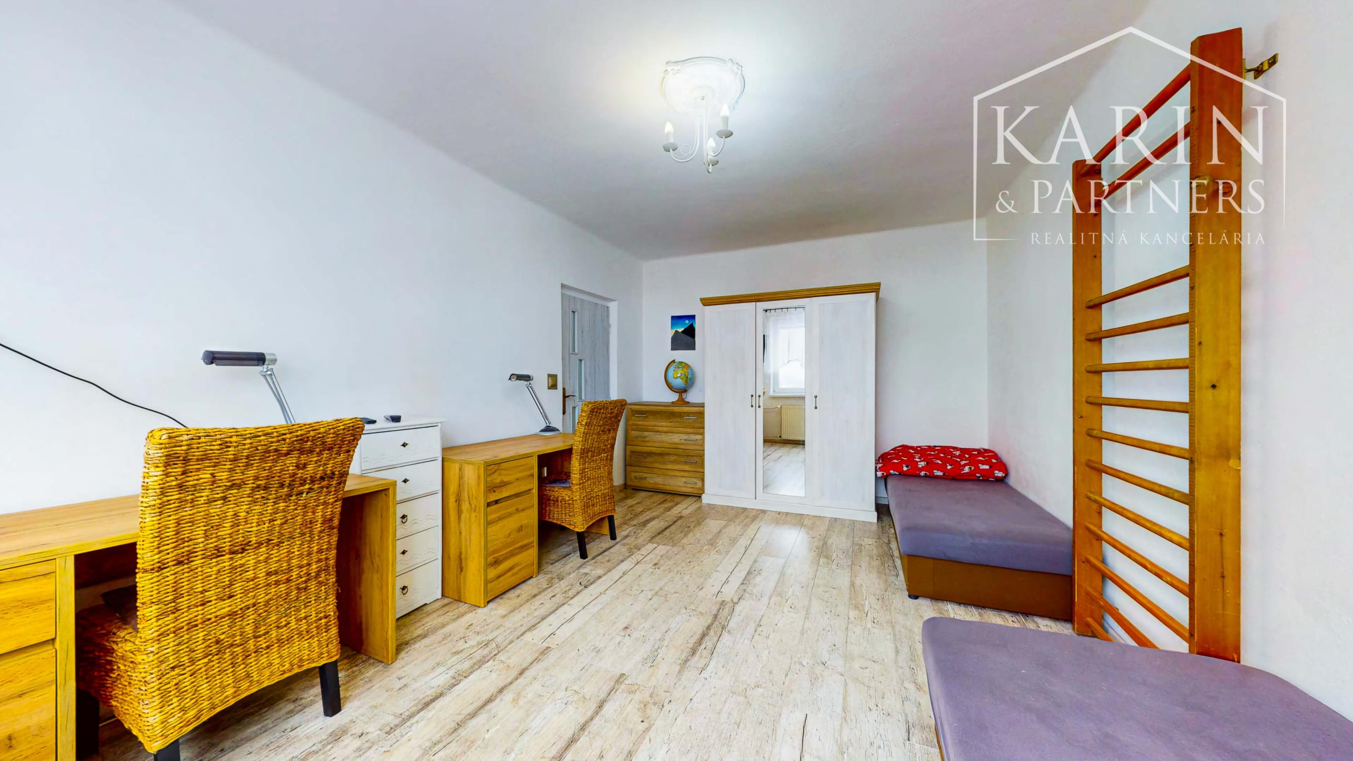 REZERVOVANÉ! Veľkorysý 4-izbový byt po rekonštrukcii na Pribinovej: Ideálny domov pre vašu rodinu