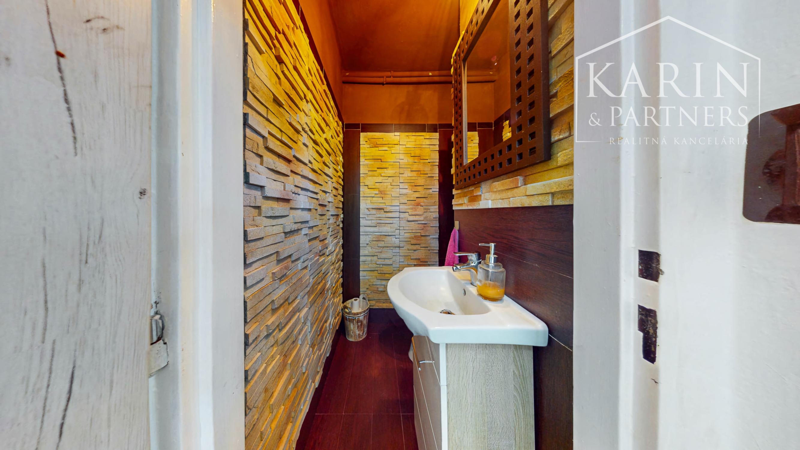 REZERVOVANÉ! Veľkorysý 4-izbový byt po rekonštrukcii na Pribinovej: Ideálny domov pre vašu rodinu