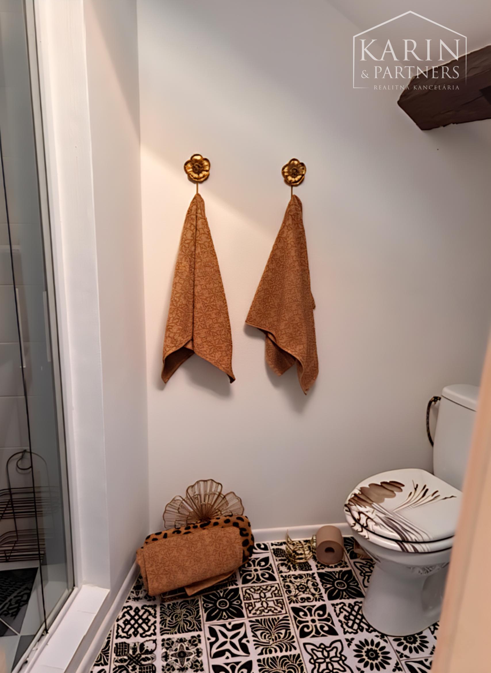 Bývanie s príbehom: Priestranný podkrovný byt v historickom dome Vincentiek