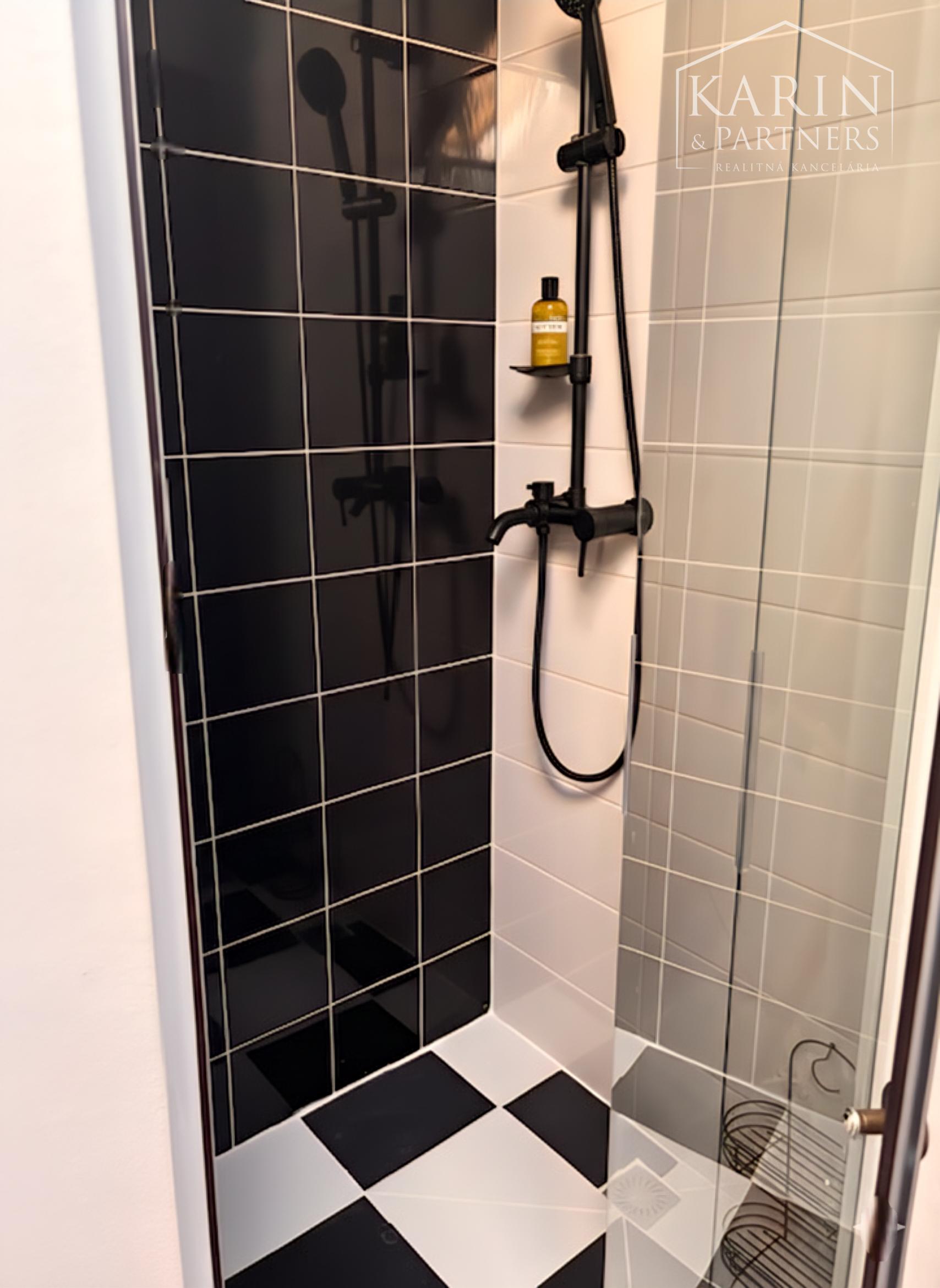 Bývanie s príbehom: Priestranný podkrovný byt v historickom dome Vincentiek