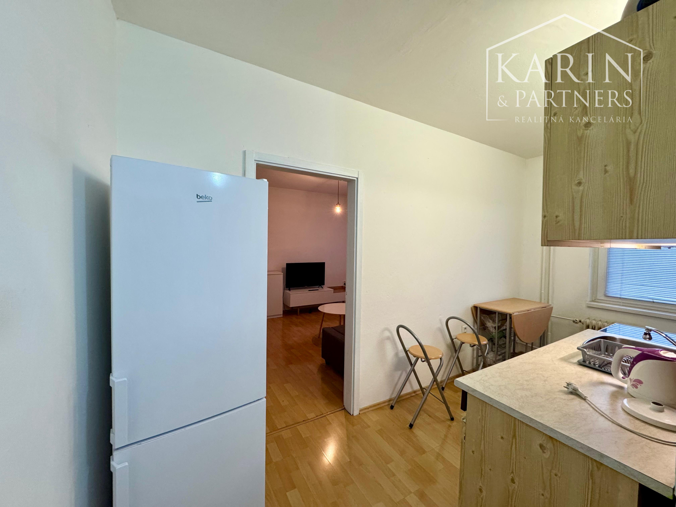 NA PRENÁJOM ZARIADENÝ 1i BYT V MESTE HOLÍČ