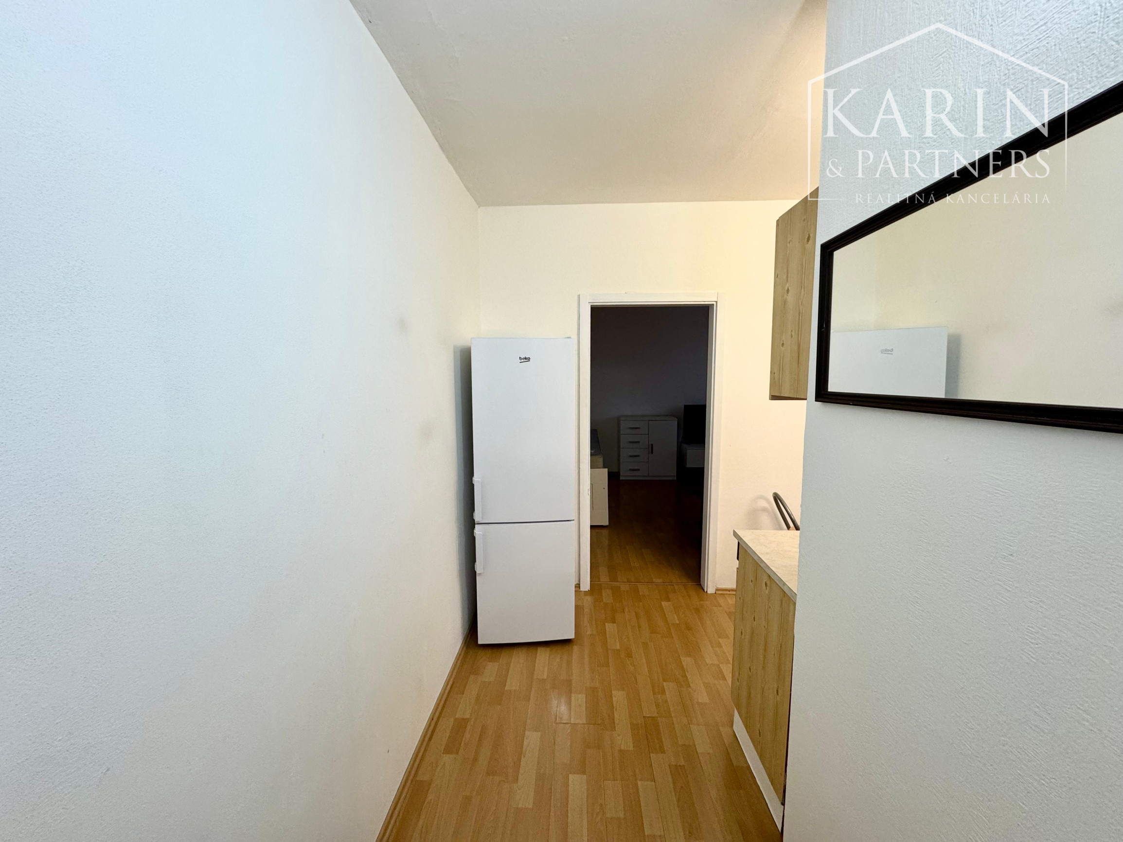 NA PRENÁJOM ZARIADENÝ 1i BYT V MESTE HOLÍČ