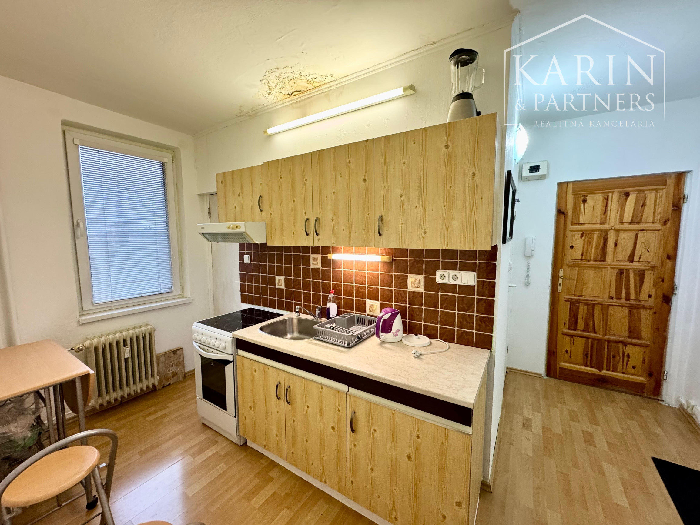 NA PRENÁJOM ZARIADENÝ 1i BYT V MESTE HOLÍČ