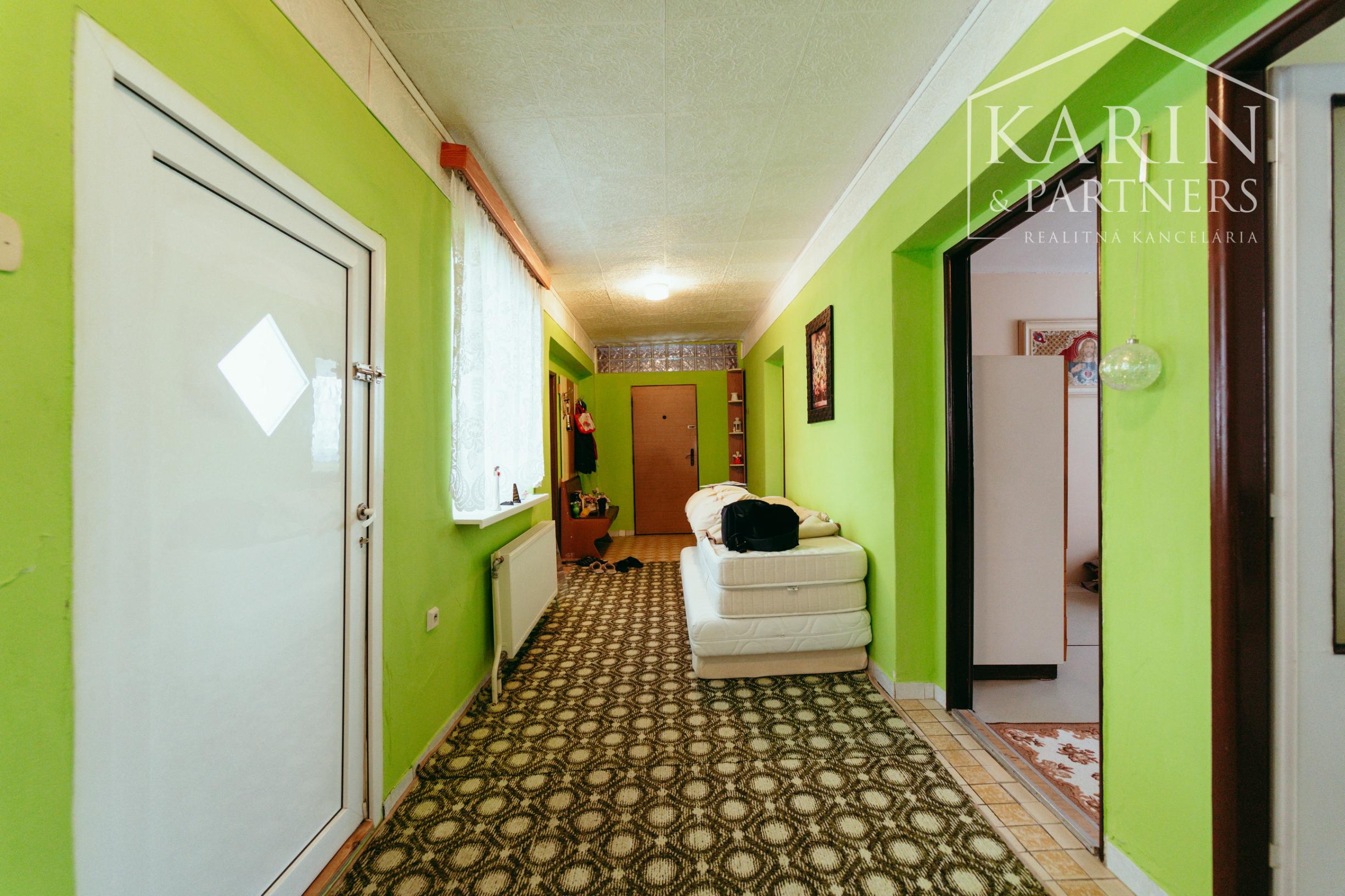 5i rodinný dom v meste Šaštín-Stráže neďaleko lesov