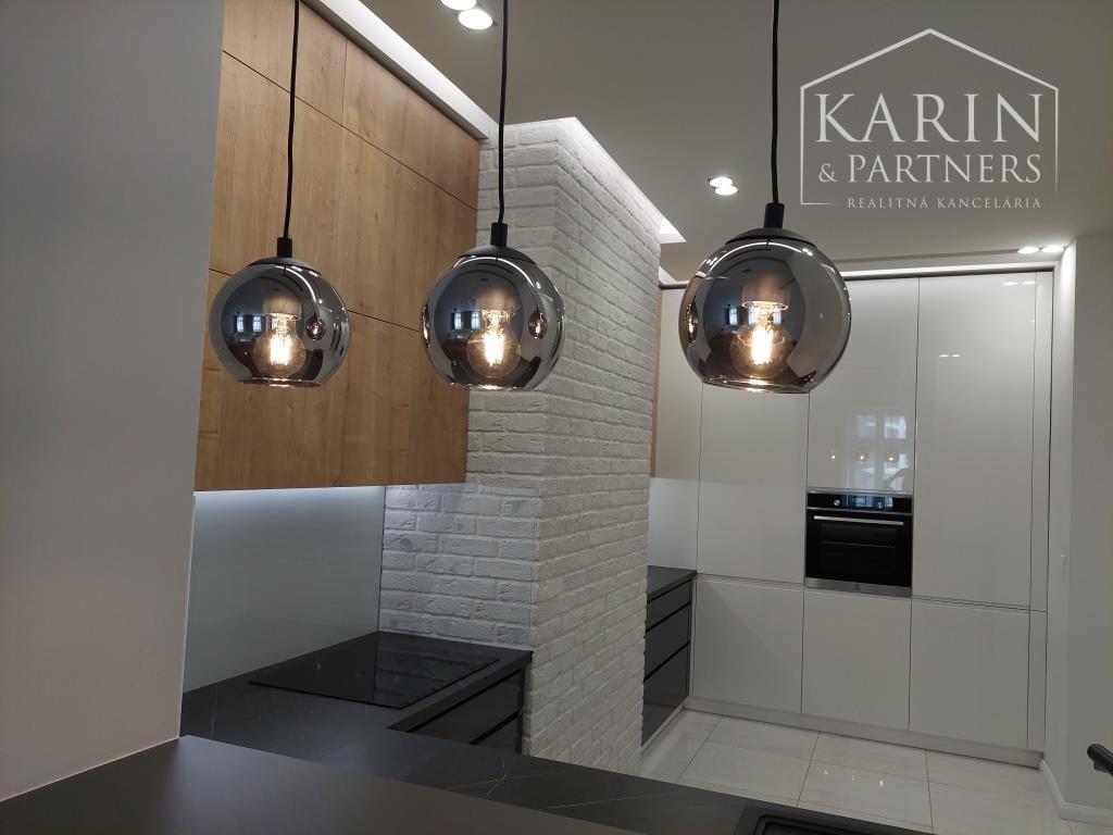 Staré Mesto - veľkometrážny reprezentatívny byt 167 m2, ul. Cintorínska