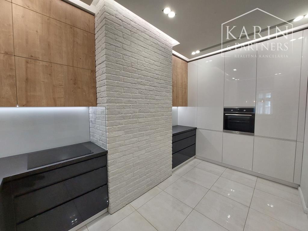 Staré Mesto - veľkometrážny reprezentatívny byt 167 m2, ul. Cintorínska