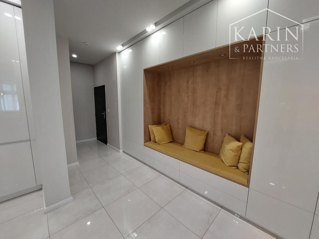 Staré Mesto - veľkometrážny reprezentatívny byt 167 m2, ul. Cintorínska