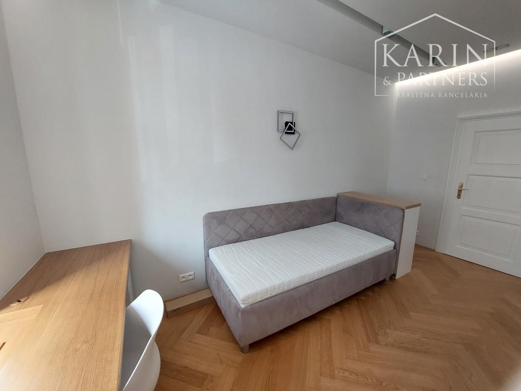 Staré Mesto - veľkometrážny reprezentatívny byt 167 m2, ul. Cintorínska