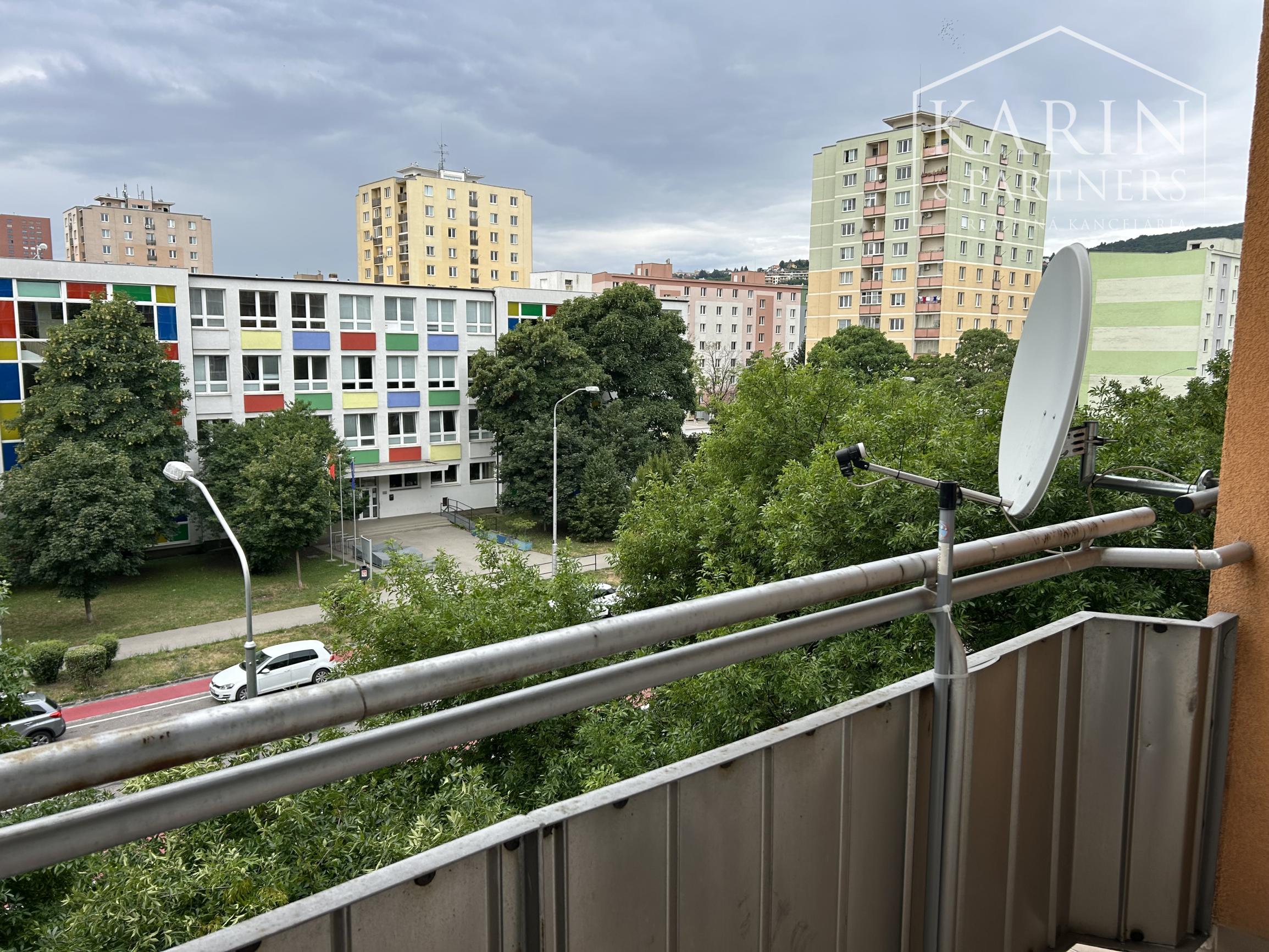 Šikovný 2 izbový byt na Riazanskej ul.