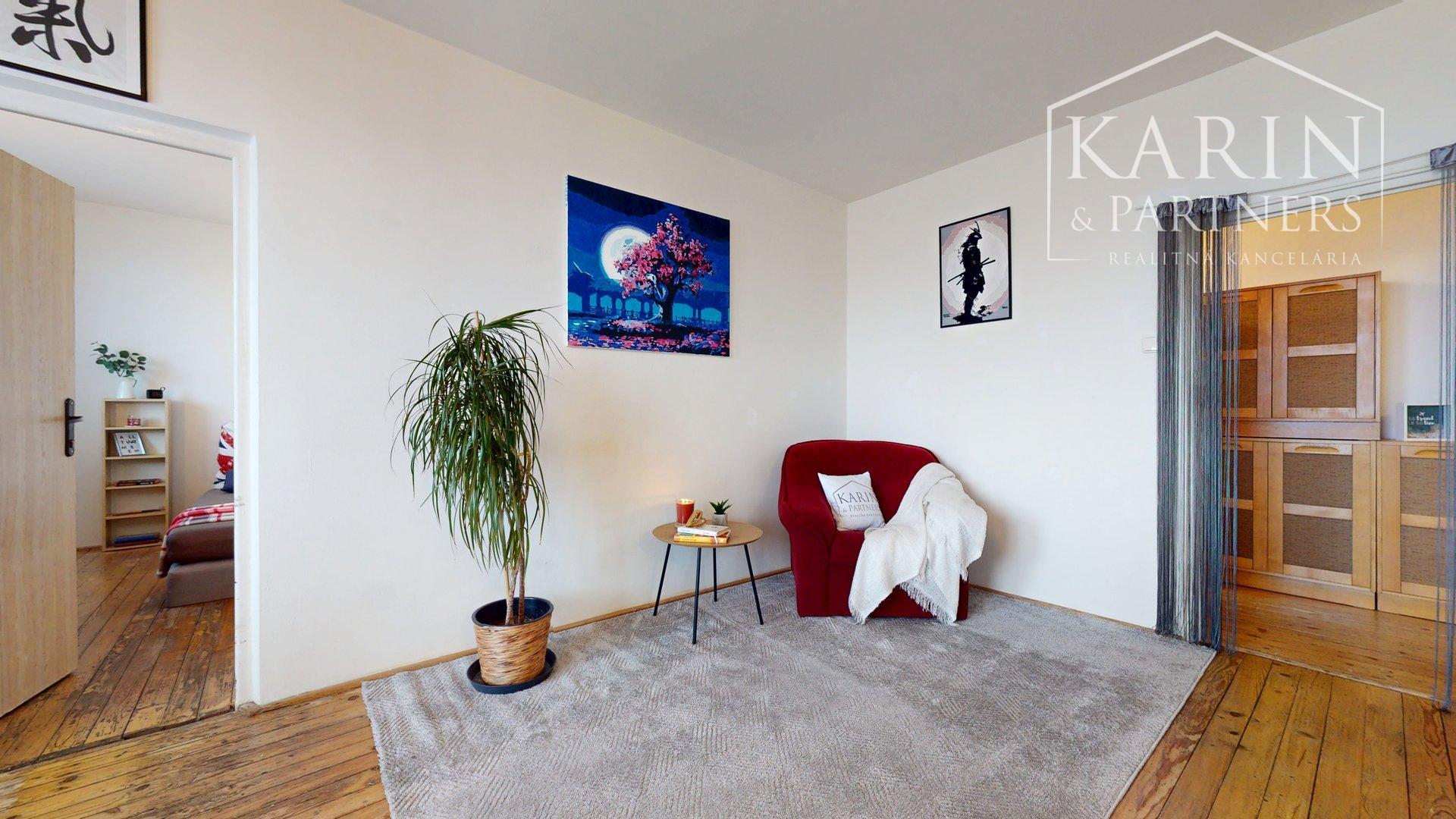 PRIESTRANNÝ A SVETLÝ 3I BYT S VEĽKOU ZASKLENOU LODŽIOU A PIVNICOU