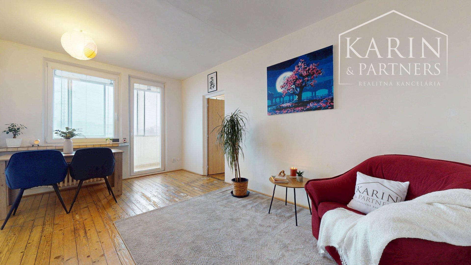 PRIESTRANNÝ A SVETLÝ 3I BYT S VEĽKOU ZASKLENOU LODŽIOU A PIVNICOU