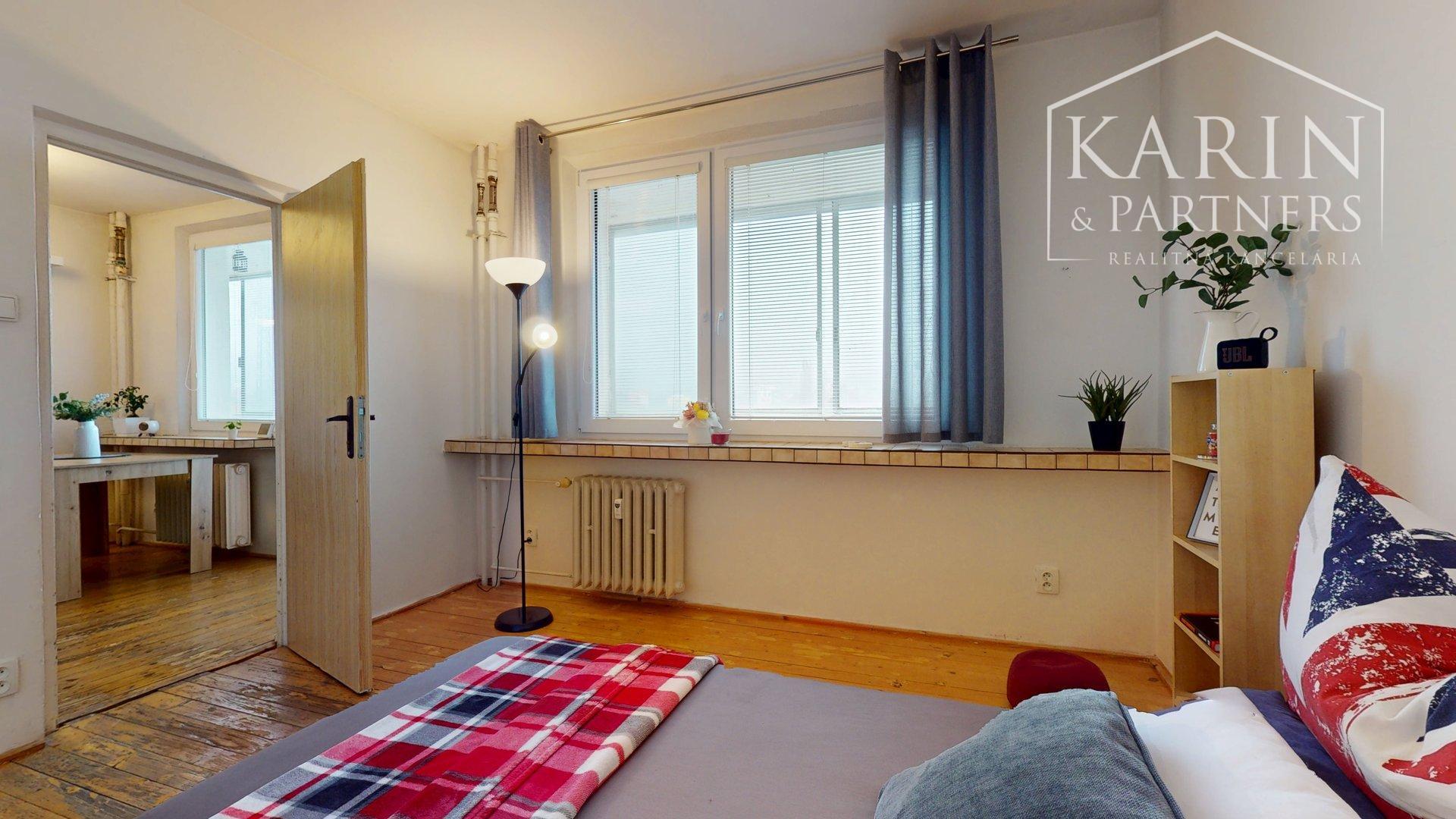 PRIESTRANNÝ A SVETLÝ 3I BYT S VEĽKOU ZASKLENOU LODŽIOU A PIVNICOU