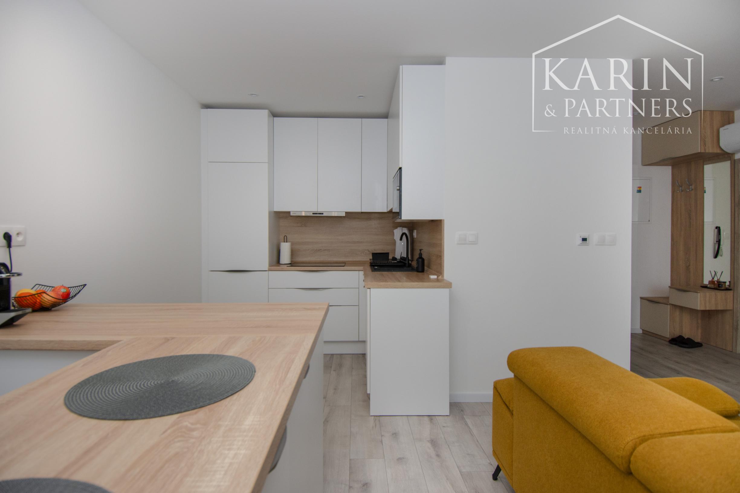 Prenájom 2 izbového bytu v Šamoríne s predzáhradkou, ul. Pažitná