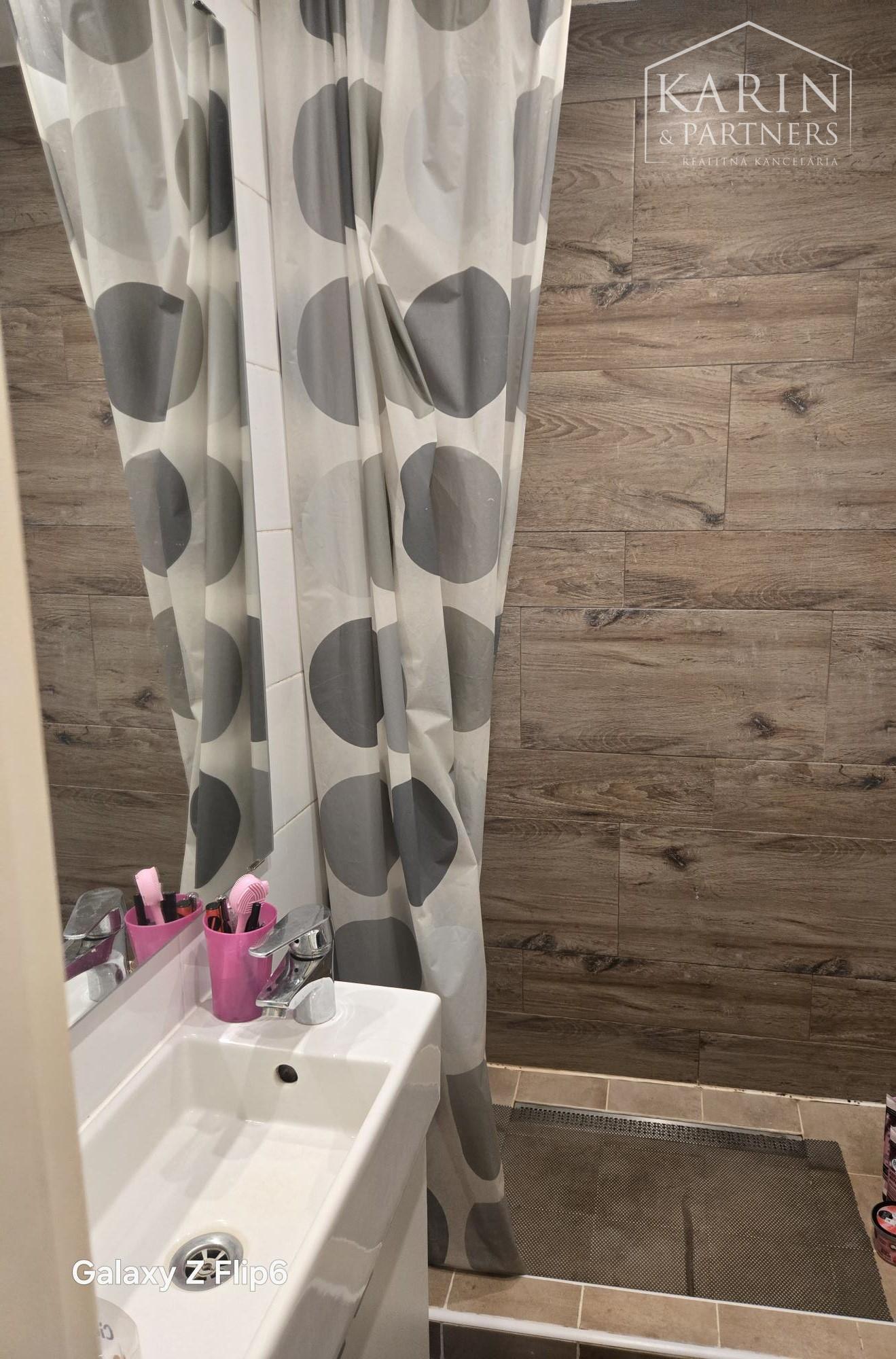 Na predaj -  garsónka s loggiou – Vilová ulica, Petržalka (Dvory)-BA V