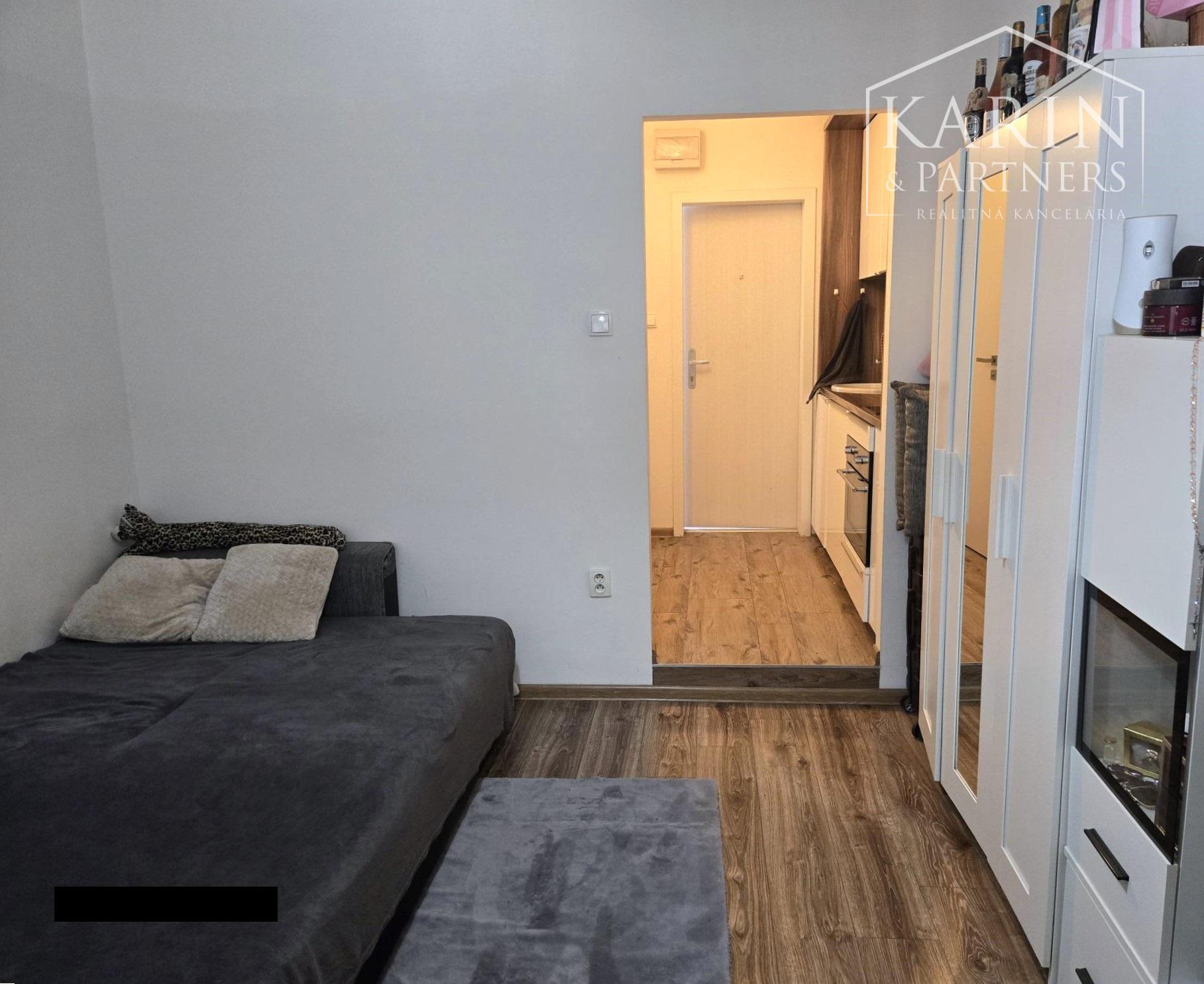 Na predaj -  garsónka s loggiou – Vilová ulica, Petržalka (Dvory)-BA V