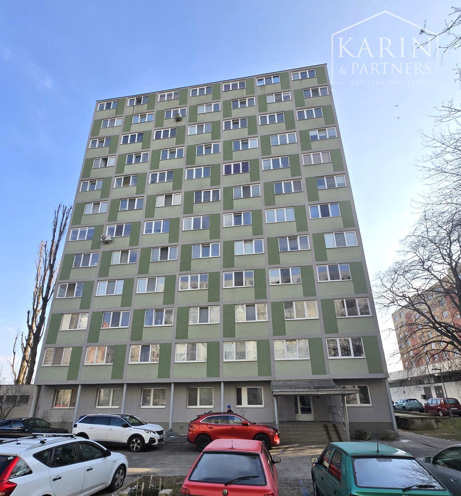 Na predaj -  garsónka s loggiou – Vilová ulica, Petržalka (Dvory)-BA V