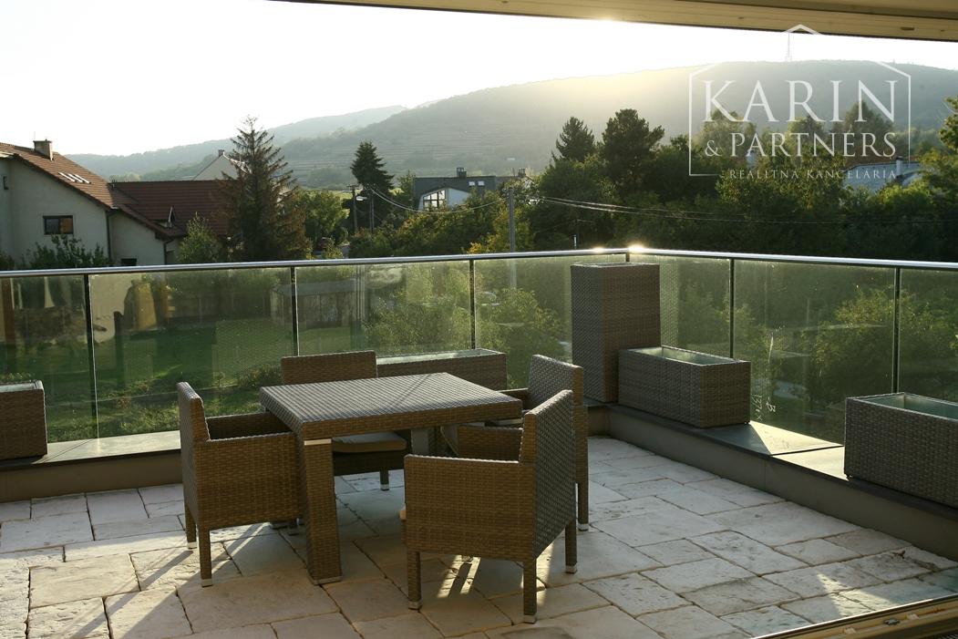 PRENÁJOM: Luxusná 5-izbová vila s výhľadom na Kamzík – Vinohrady- Nové mesto BA III