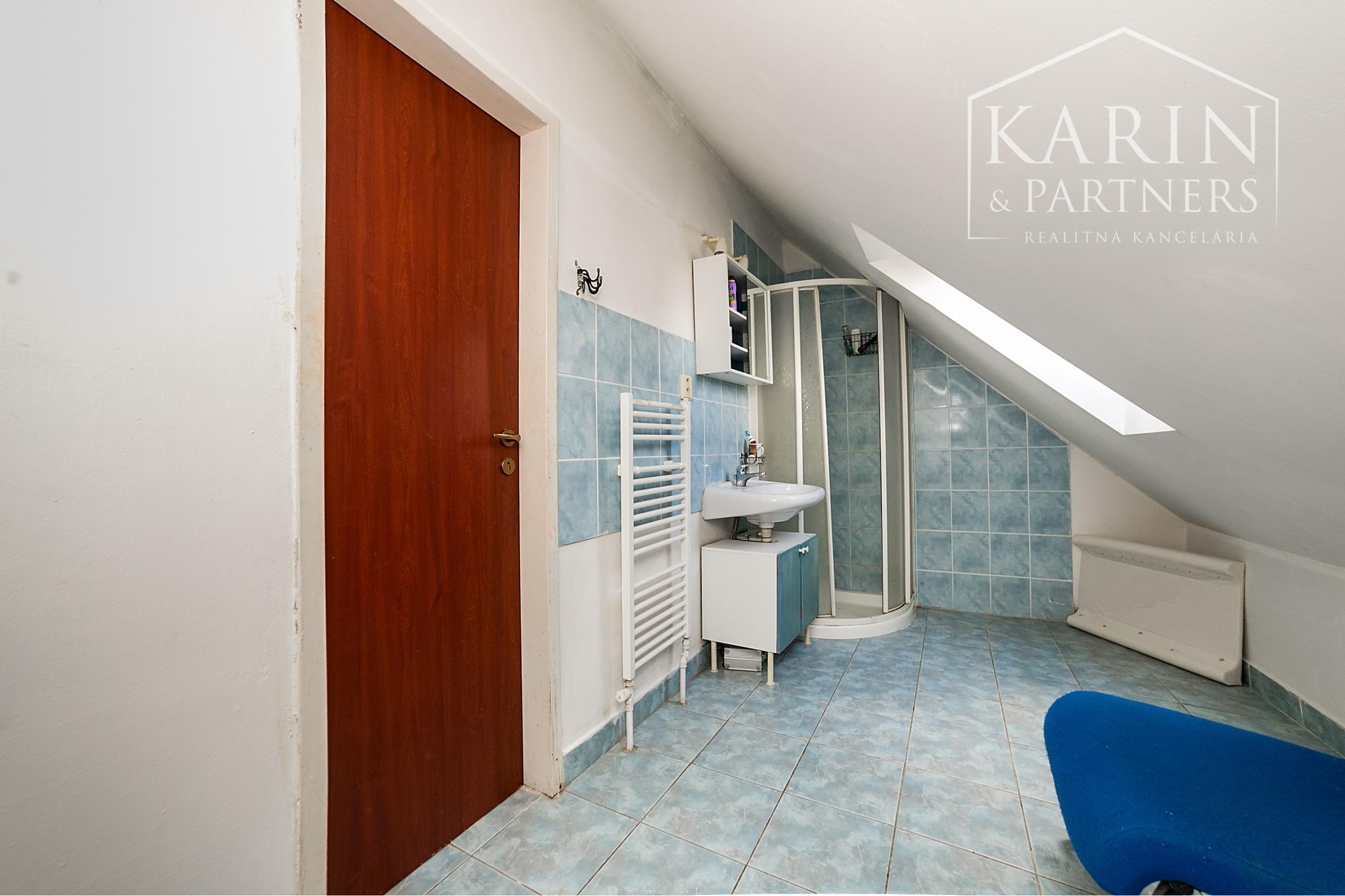 Predaj- Rodinný dom dvojgeneračný pozemok 1229m2 - Vajnory Bratislava