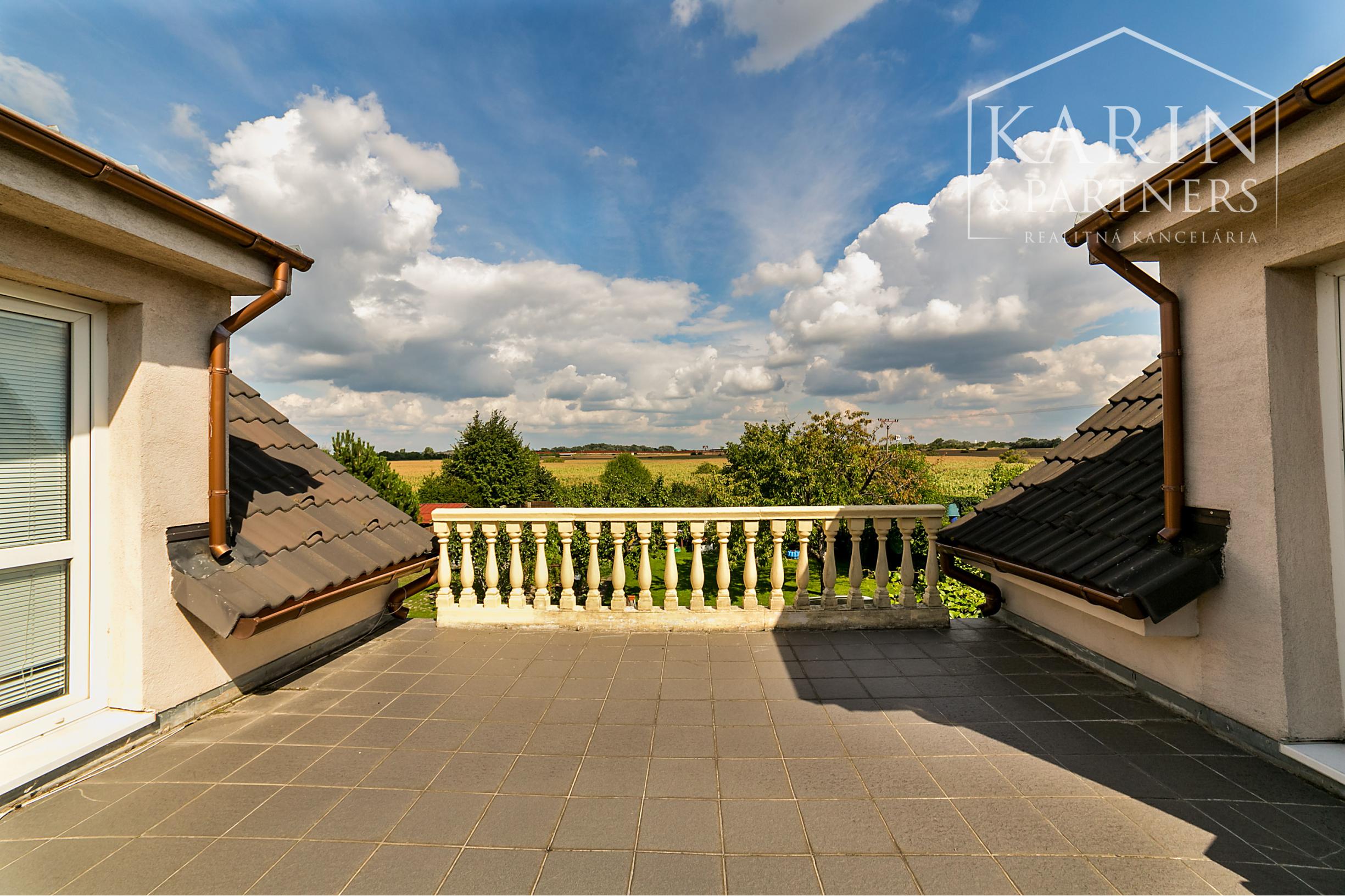 Predaj- Rodinný dom dvojgeneračný pozemok 1229m2 - Vajnory Bratislava