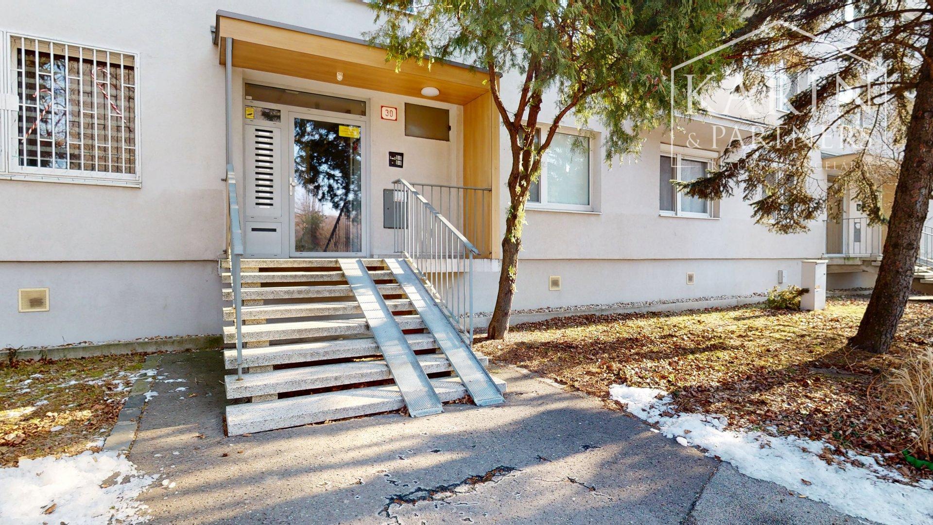 3-IZBOVÝ BYT PRI OC RETRO, RUMANČEKOVA ULICA