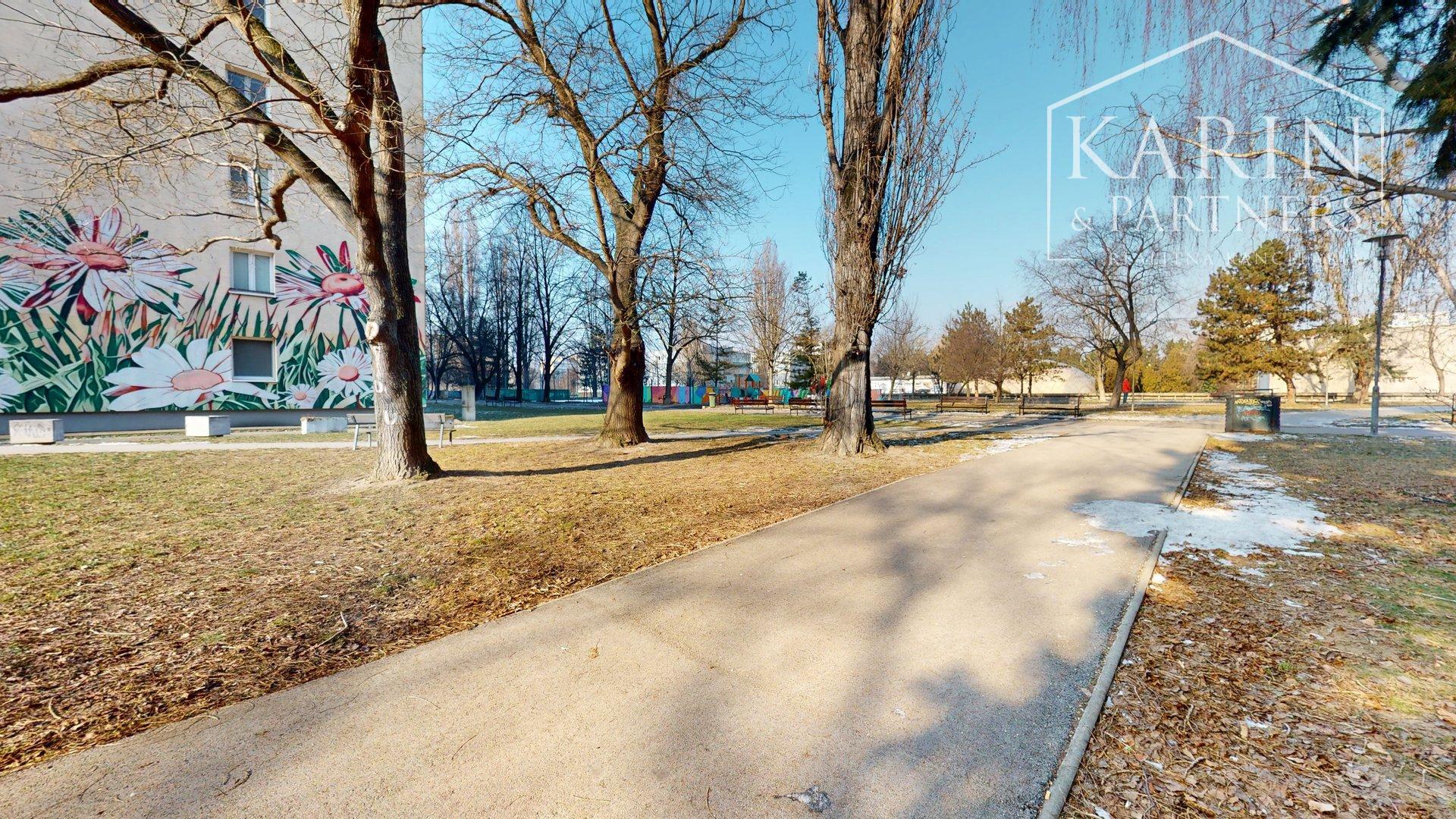 3-IZBOVÝ BYT PRI OC RETRO, RUMANČEKOVA ULICA