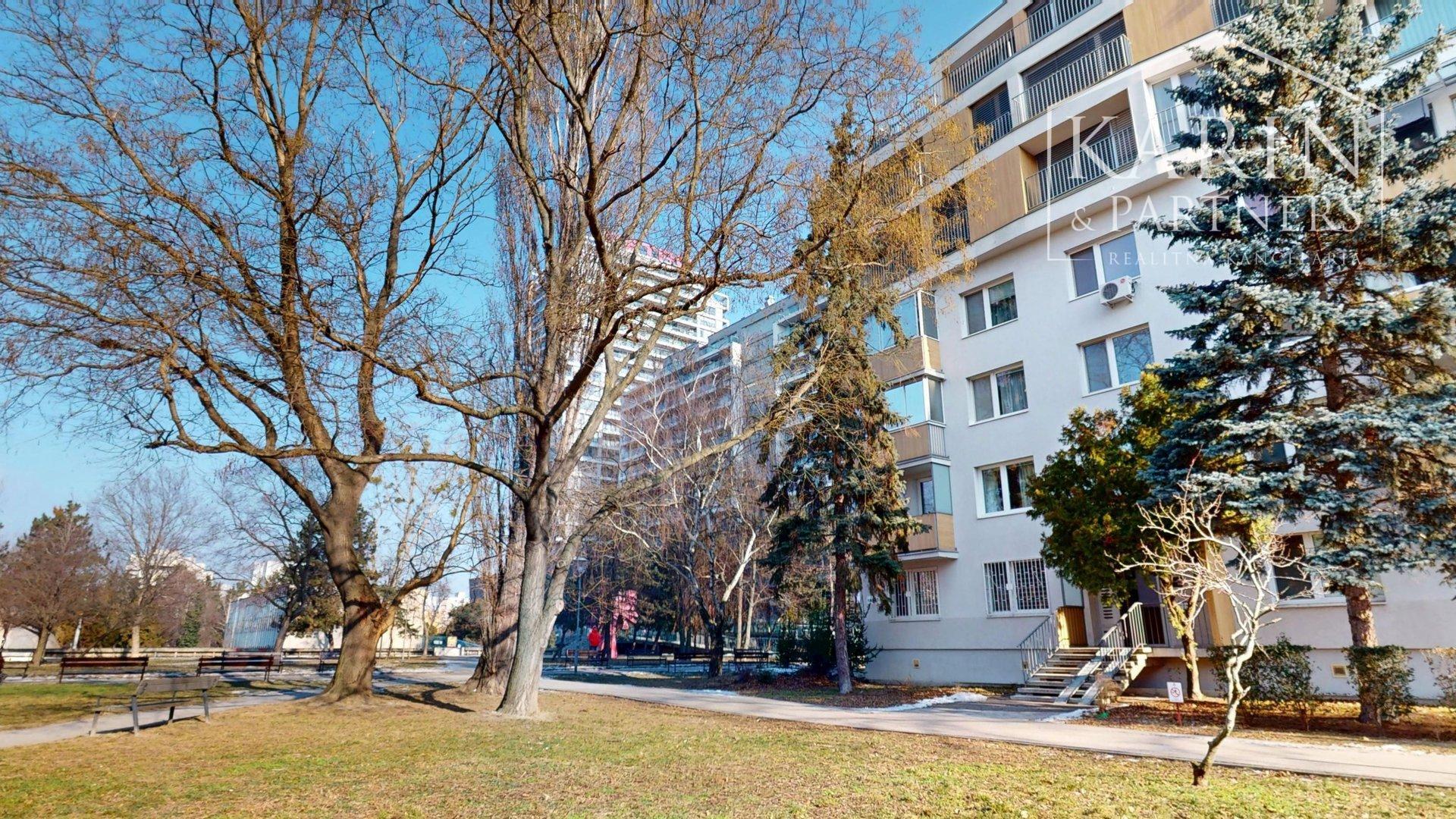 3-IZBOVÝ BYT PRI OC RETRO, RUMANČEKOVA ULICA