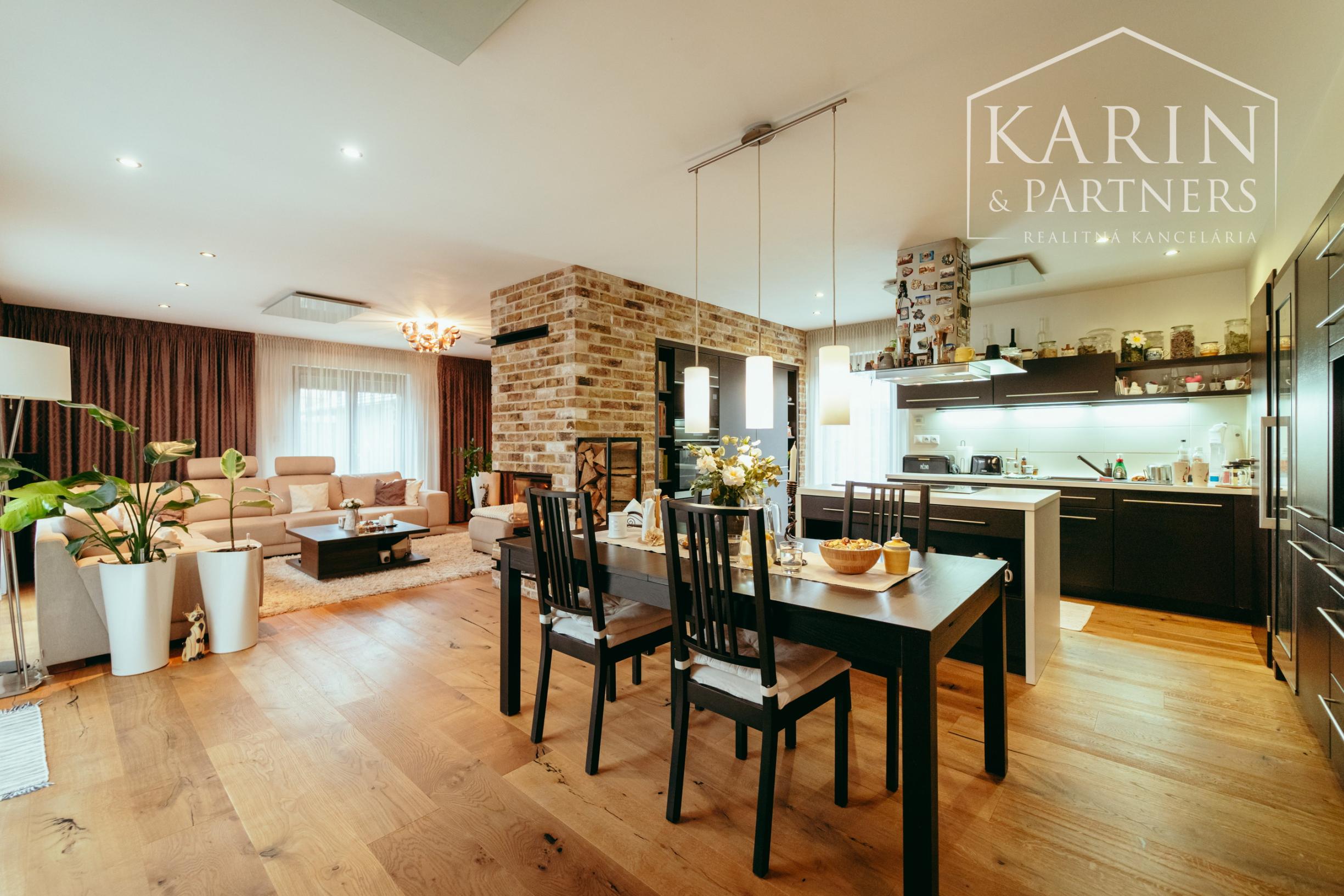 5i Rodinný dom v Senici – pohodlie, priestor a krbová atmosféra na ulici M. Braxatorisa