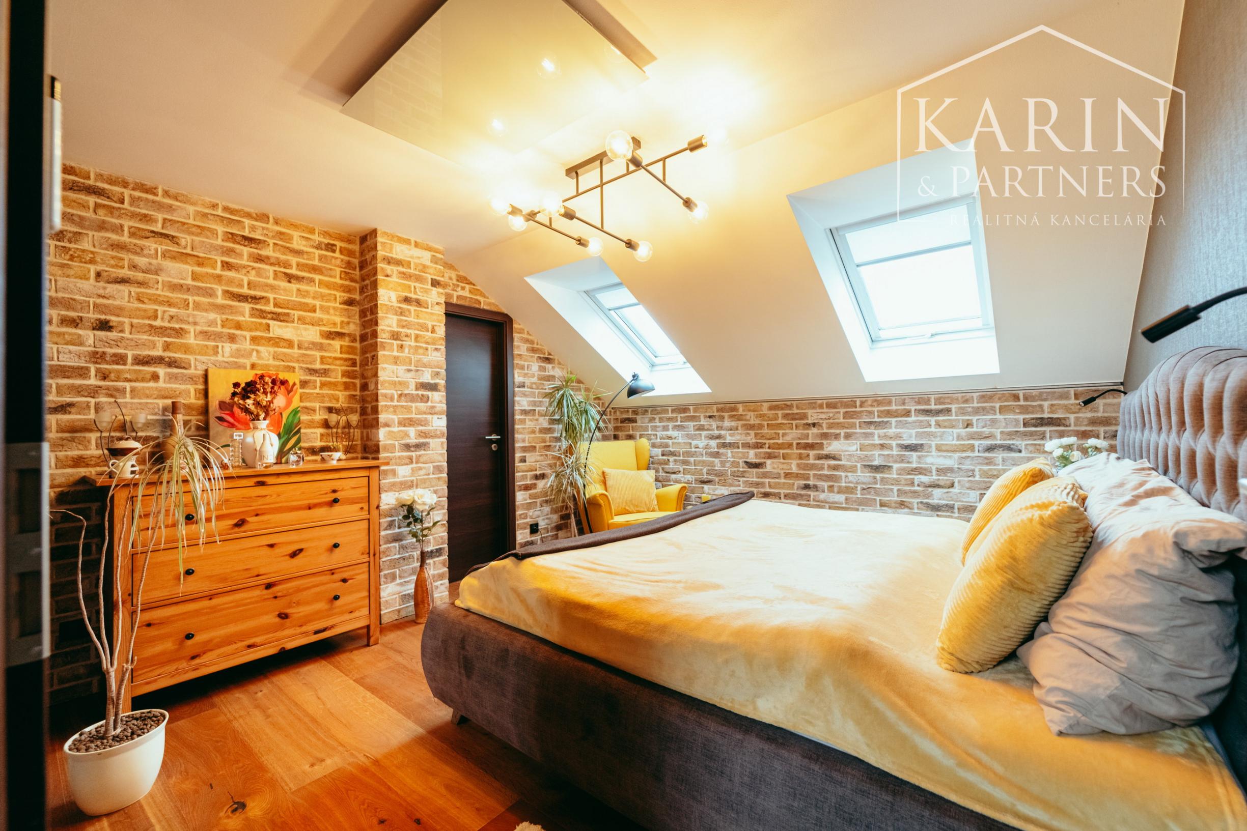 5i Rodinný dom v Senici – pohodlie, priestor a krbová atmosféra na ulici M. Braxatorisa