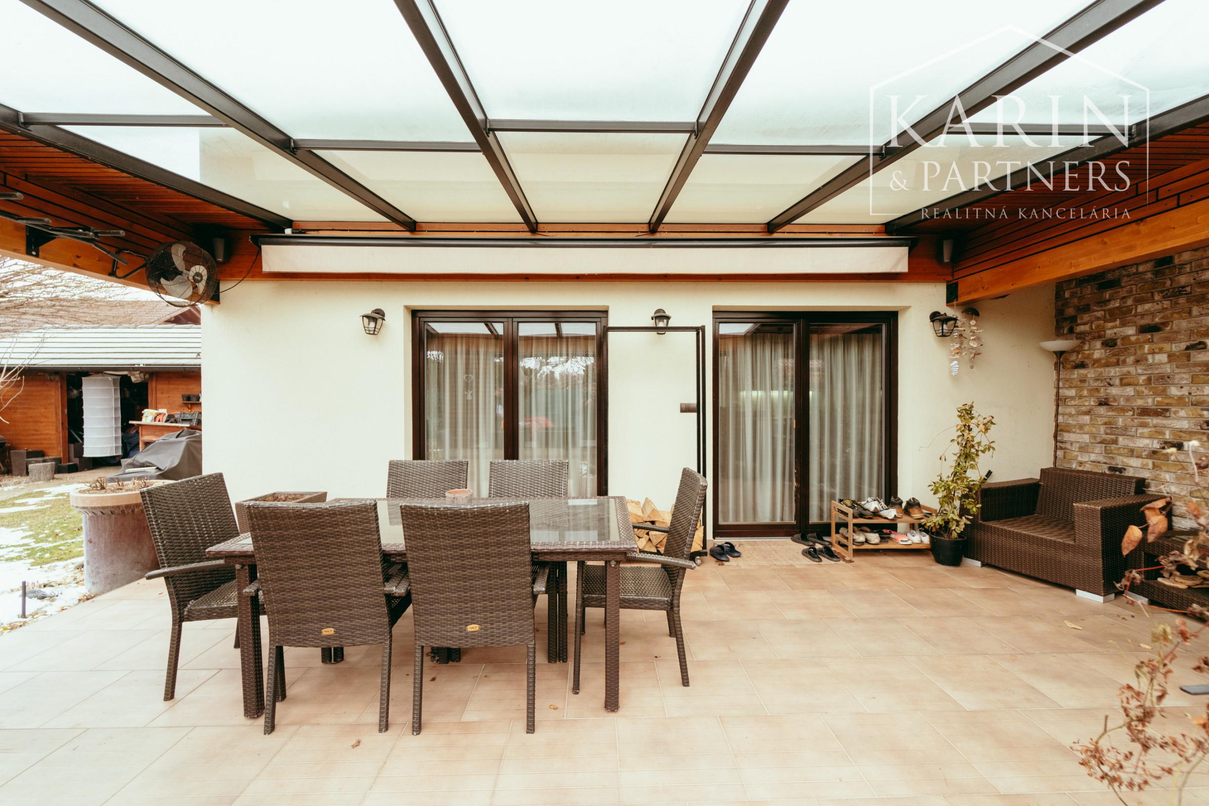 5i Rodinný dom v Senici – pohodlie, priestor a krbová atmosféra na ulici M. Braxatorisa