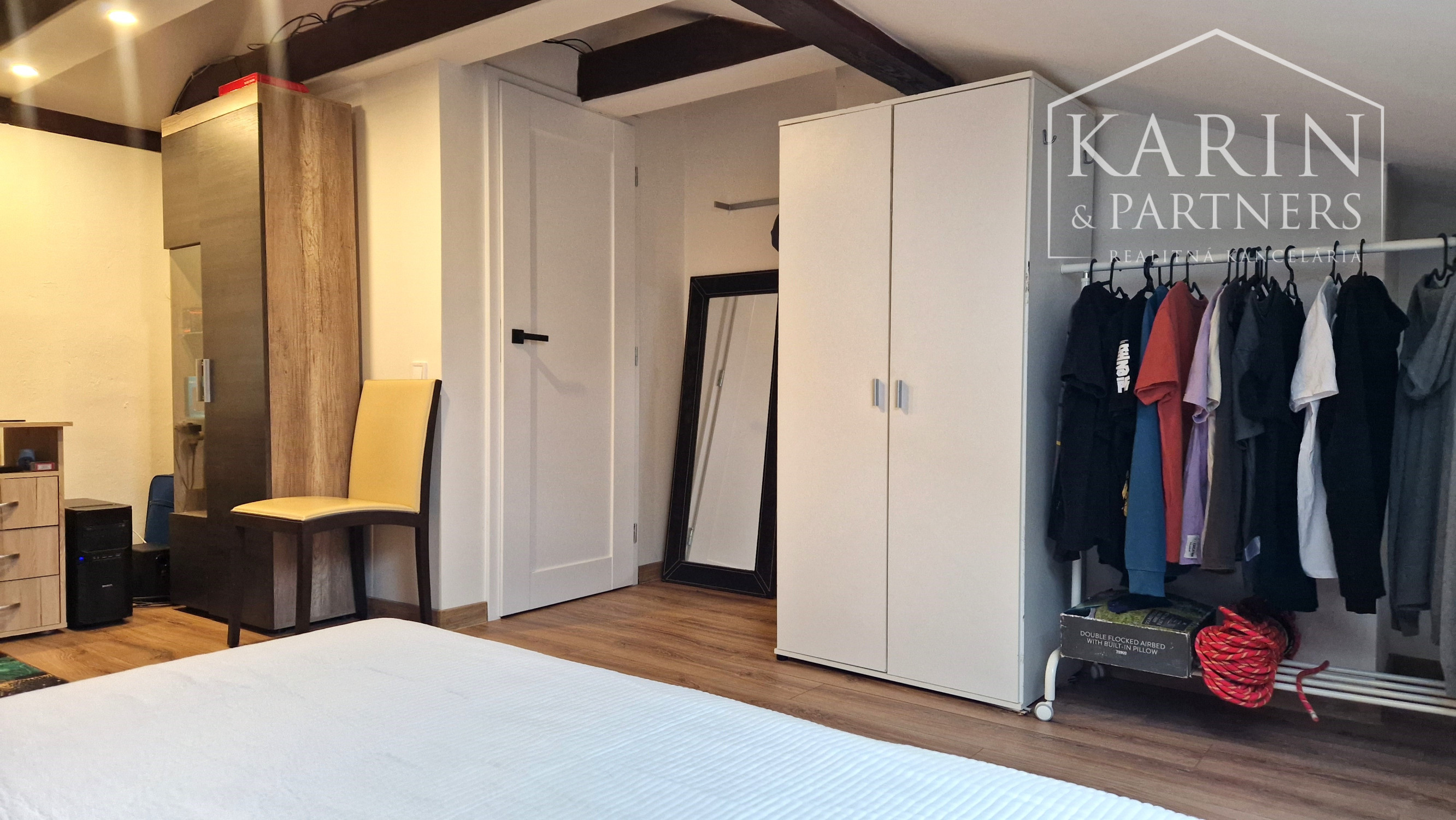 Zariadený 3 izbový byt s parkovaním v centre Rovinky