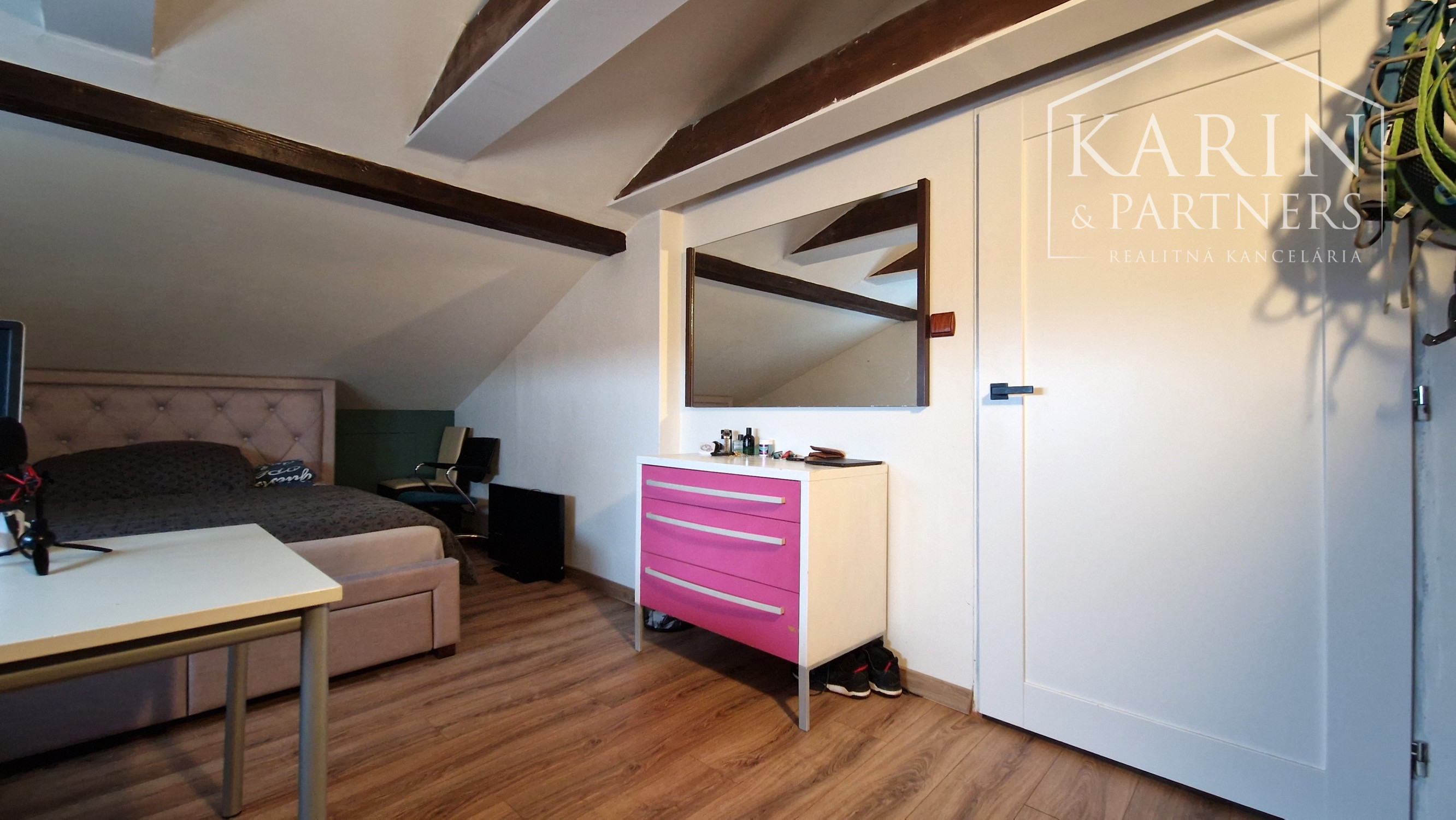 Zariadený 3 izbový byt s parkovaním v centre Rovinky