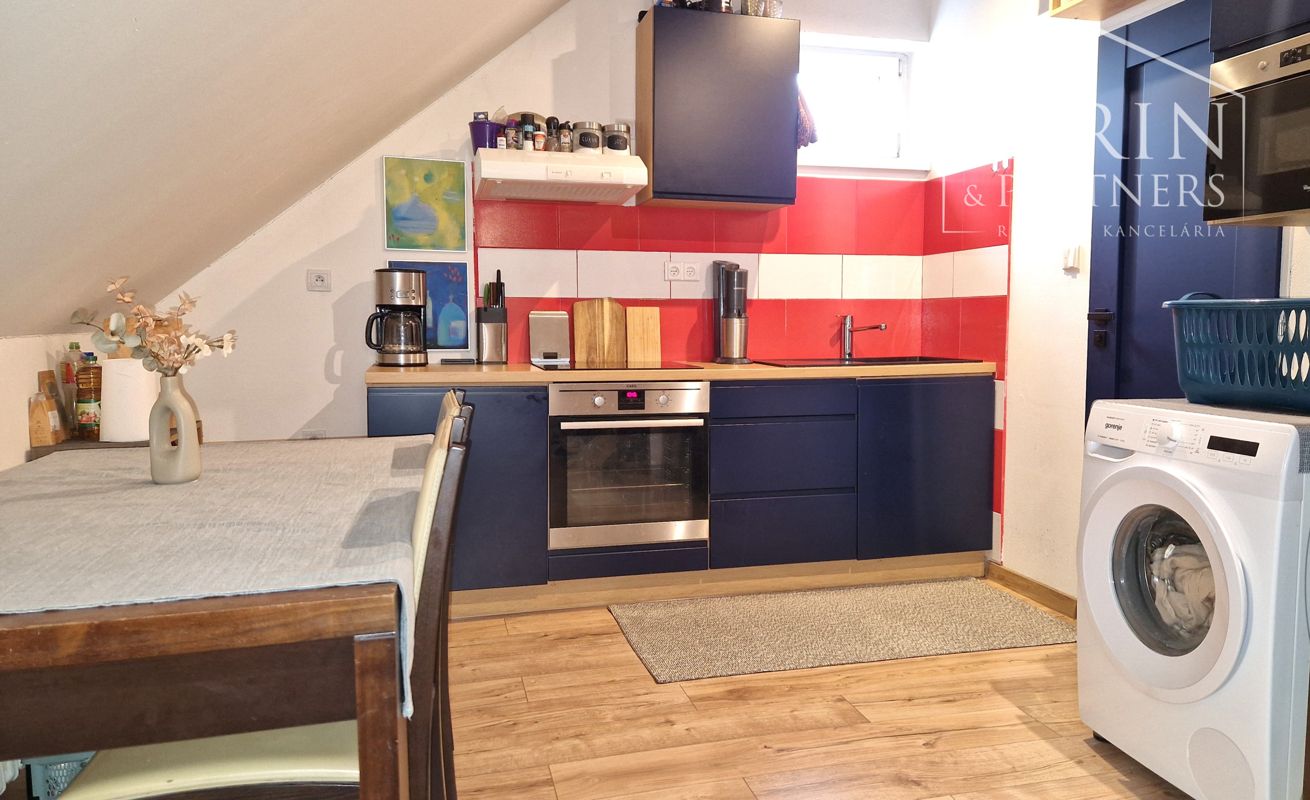 Zariadený 3 izbový byt s parkovaním v centre Rovinky