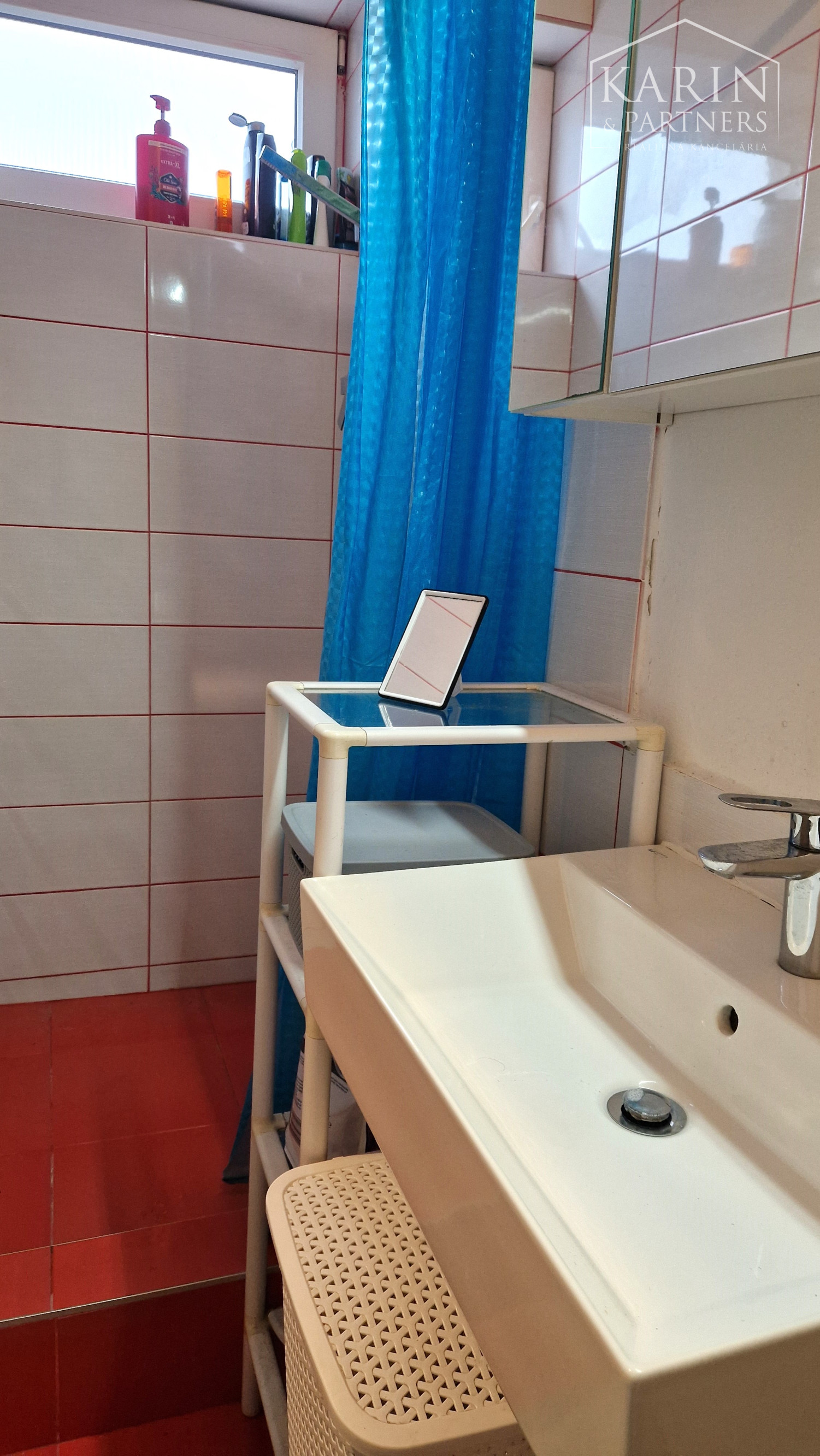 Zariadený 3 izbový byt s parkovaním v centre Rovinky