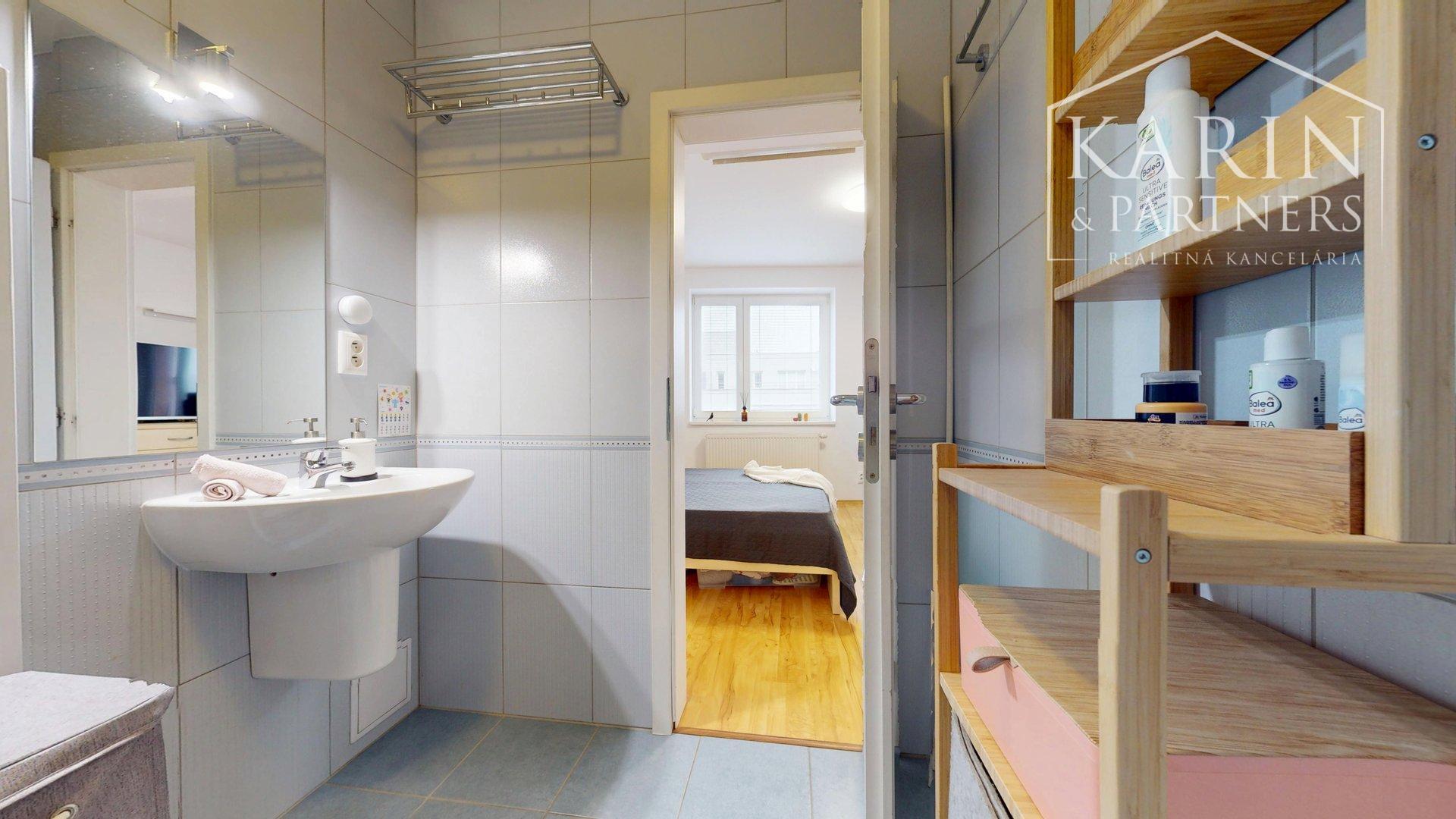 VÝNIMOČNE PRIESTRANNÝ A SVETLÝ 4I BYT S KRBOM A 2 BALKÓNMI