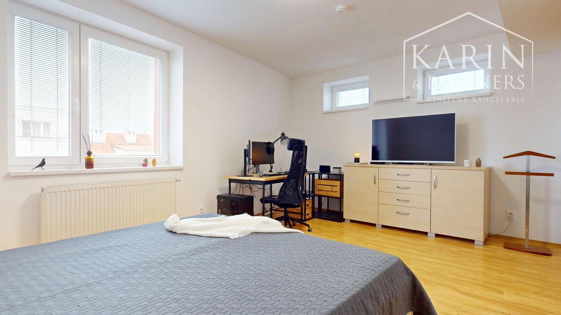 VÝNIMOČNE PRIESTRANNÝ A SVETLÝ 4I BYT S KRBOM A 2 BALKÓNMI