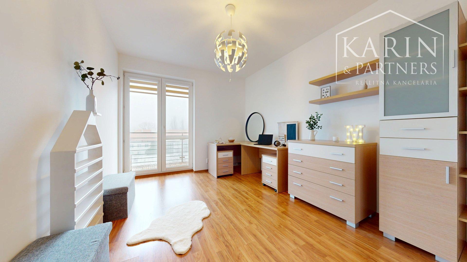 VÝNIMOČNE PRIESTRANNÝ A SVETLÝ 4I BYT S KRBOM A 2 BALKÓNMI