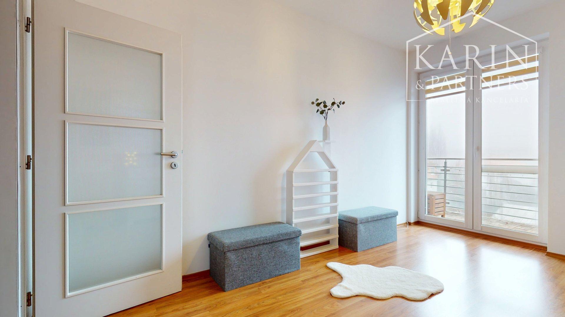 VÝNIMOČNE PRIESTRANNÝ A SVETLÝ 4I BYT S KRBOM A 2 BALKÓNMI