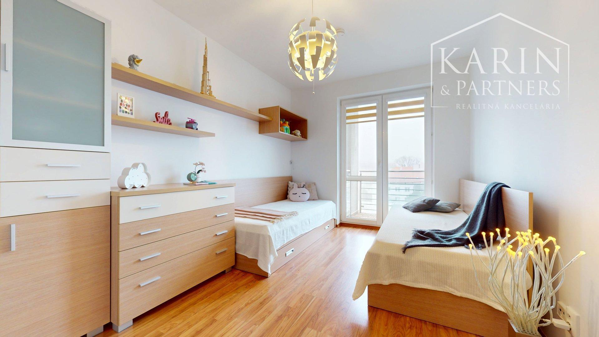 VÝNIMOČNE PRIESTRANNÝ A SVETLÝ 4I BYT S KRBOM A 2 BALKÓNMI