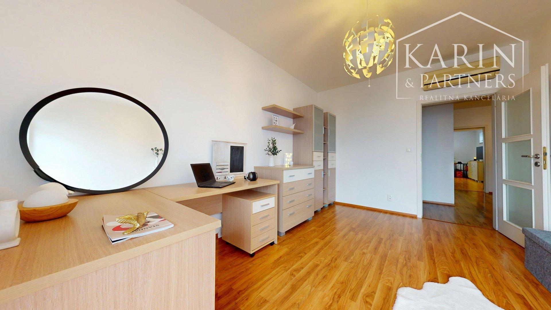 VÝNIMOČNE PRIESTRANNÝ A SVETLÝ 4I BYT S KRBOM A 2 BALKÓNMI