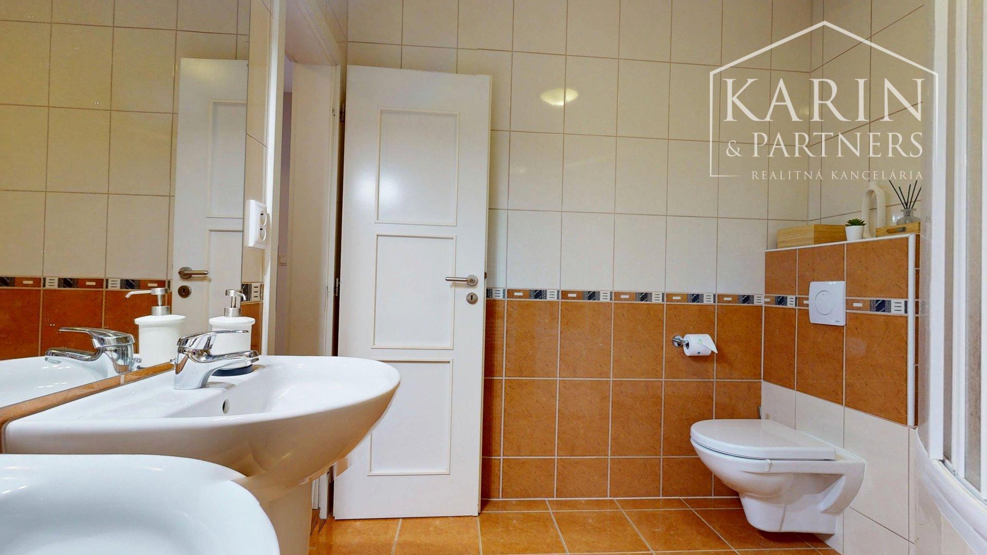 VÝNIMOČNE PRIESTRANNÝ A SVETLÝ 4I BYT S KRBOM A 2 BALKÓNMI