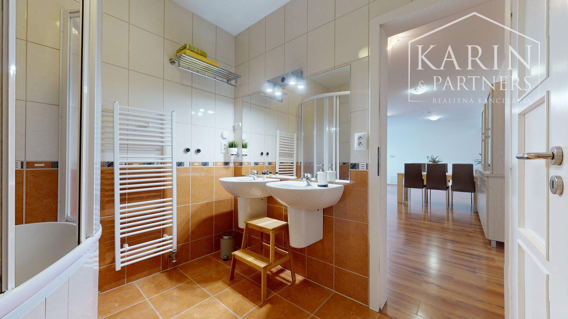 VÝNIMOČNE PRIESTRANNÝ A SVETLÝ 4I BYT S KRBOM A 2 BALKÓNMI