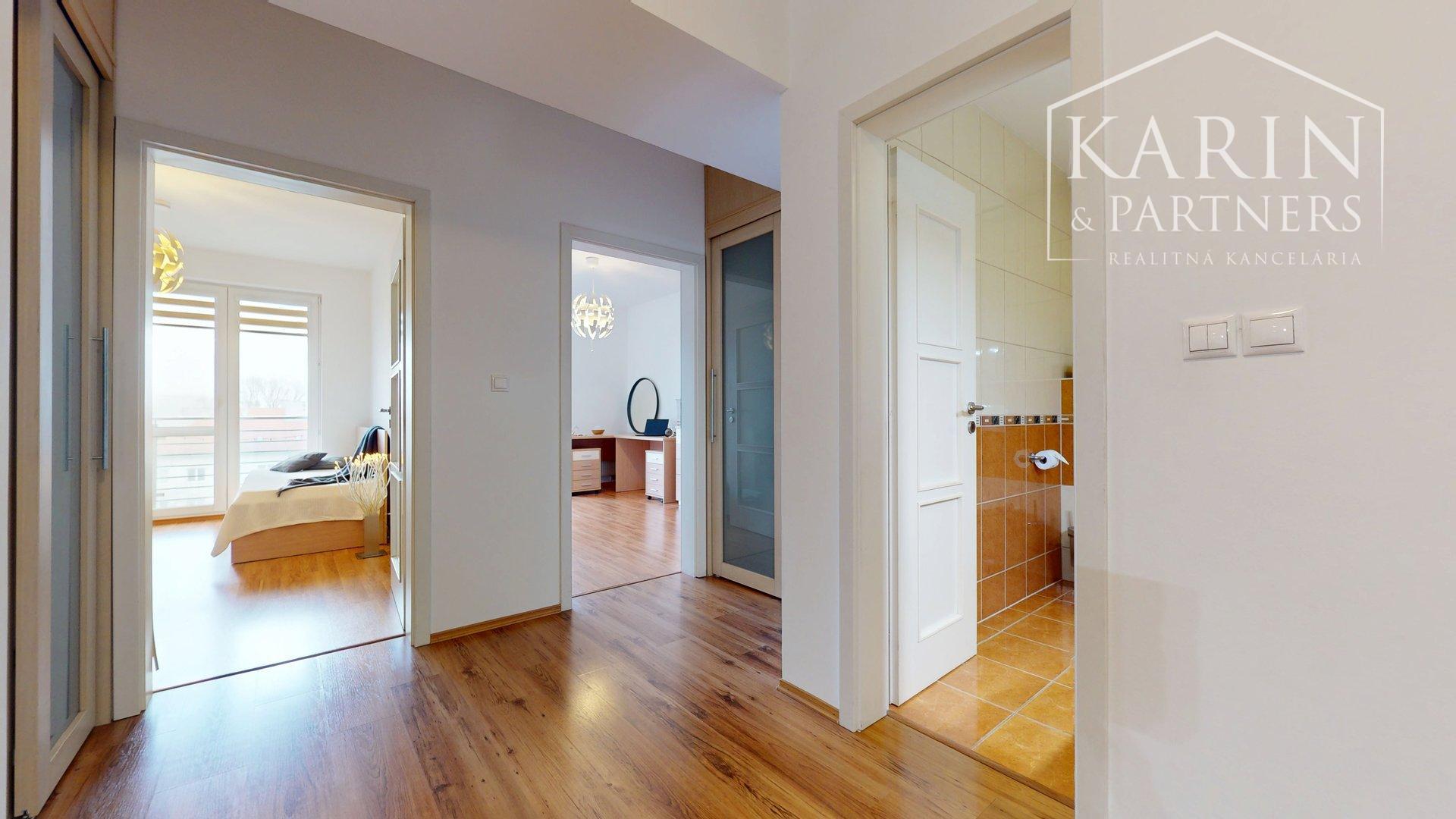 VÝNIMOČNE PRIESTRANNÝ A SVETLÝ 4I BYT S KRBOM A 2 BALKÓNMI