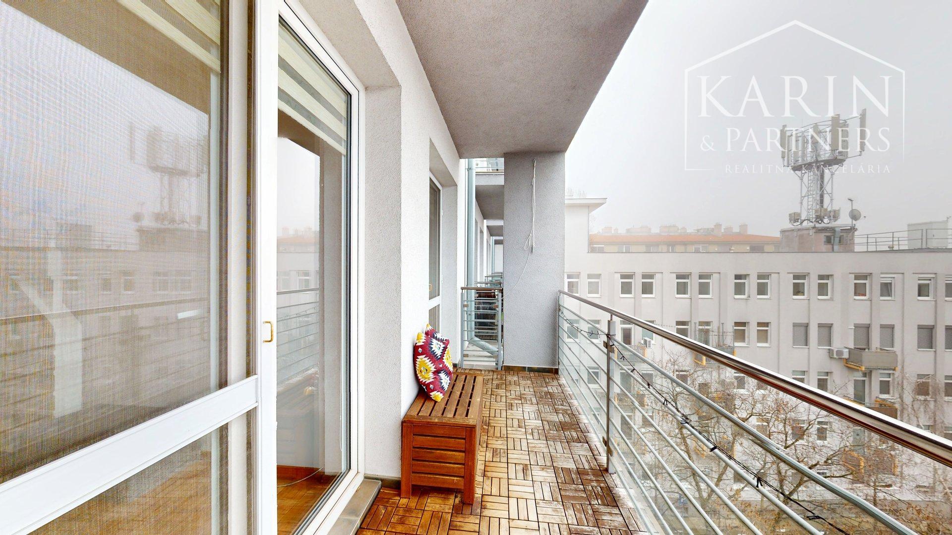 VÝNIMOČNE PRIESTRANNÝ A SVETLÝ 4I BYT S KRBOM A 2 BALKÓNMI