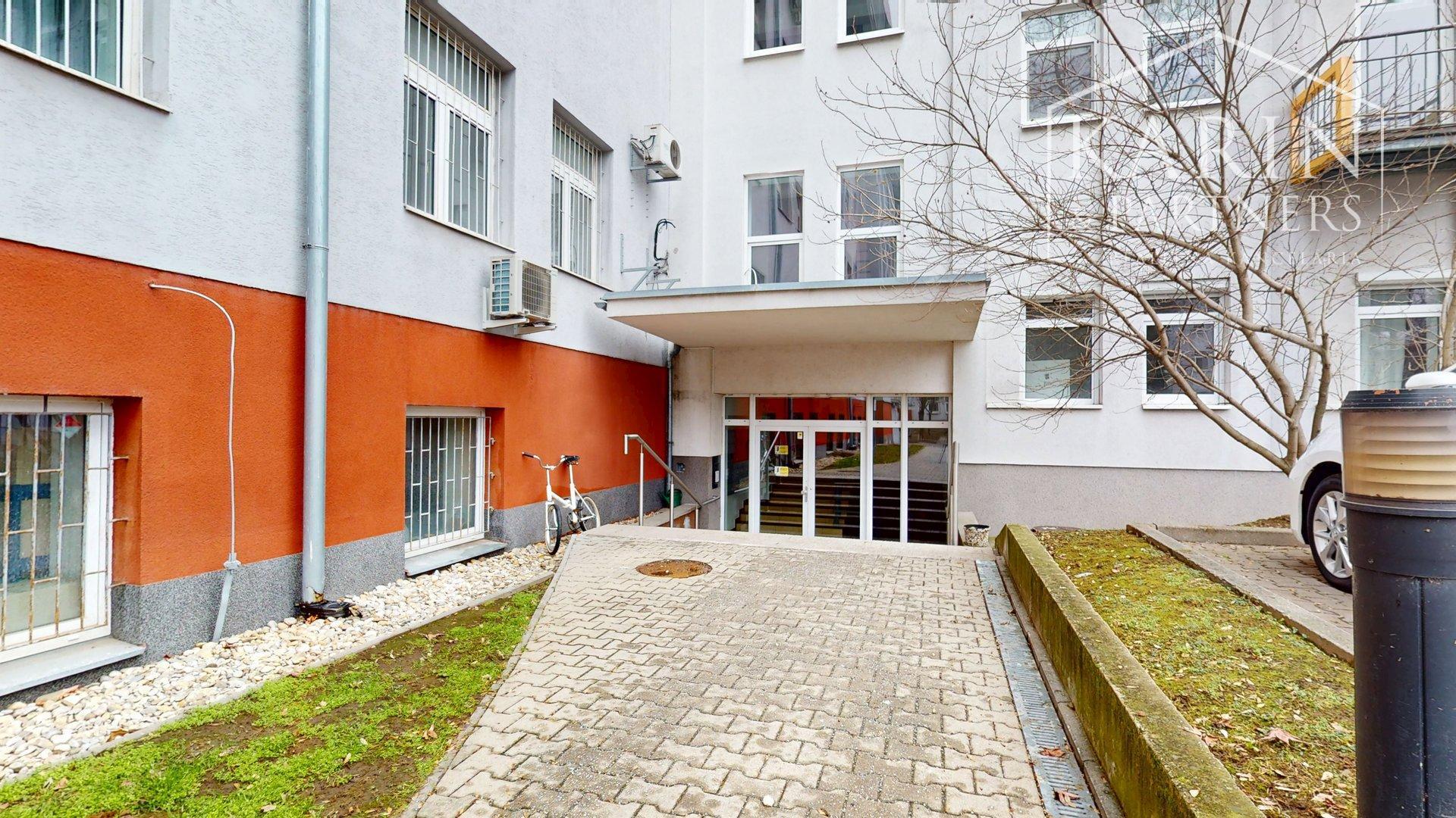 VÝNIMOČNE PRIESTRANNÝ A SVETLÝ 4I BYT S KRBOM A 2 BALKÓNMI