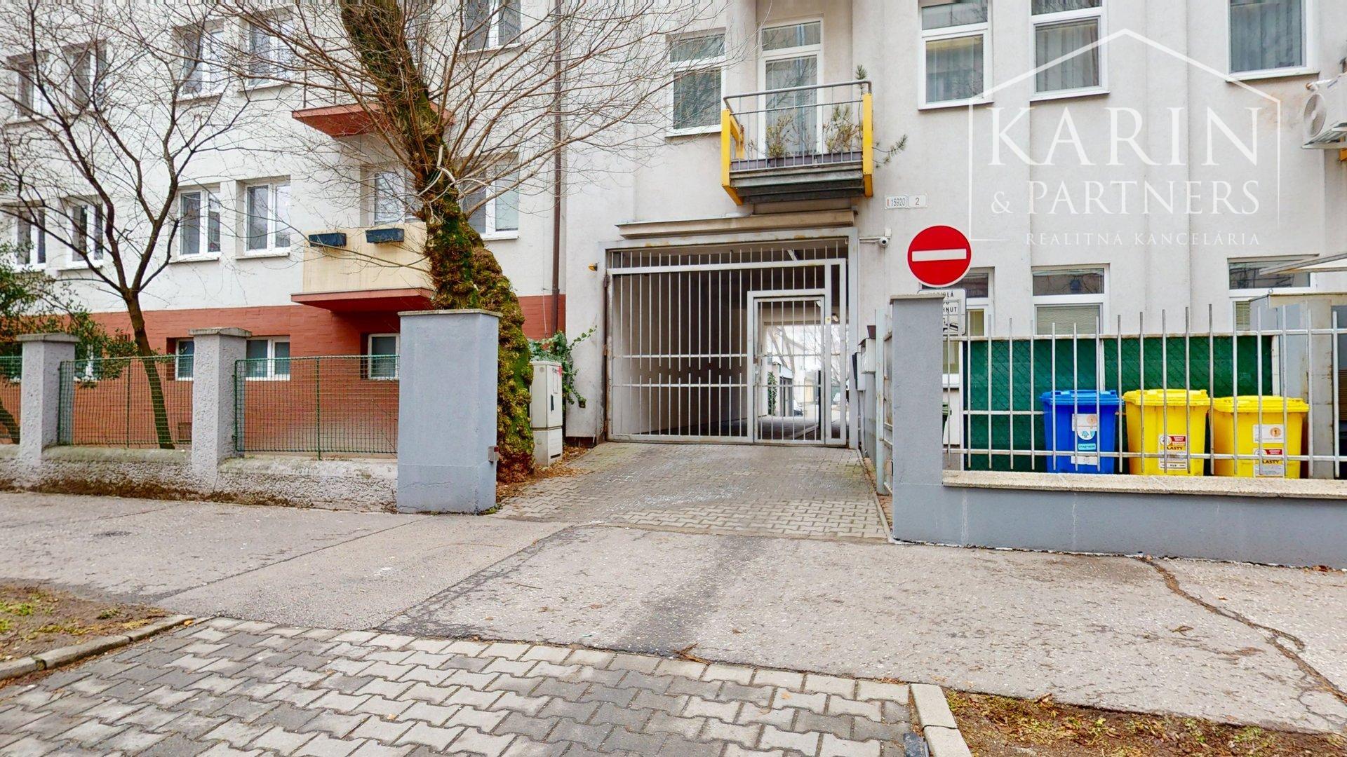 VÝNIMOČNE PRIESTRANNÝ A SVETLÝ 4I BYT S KRBOM A 2 BALKÓNMI