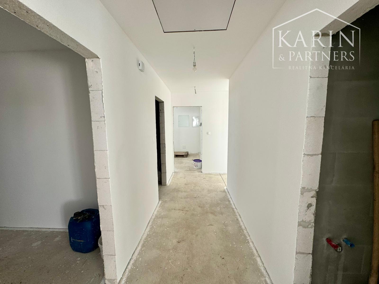 MODERNÝ 4-IZBOVÝ BUNGALOV S GARÁŽOU – SENICA