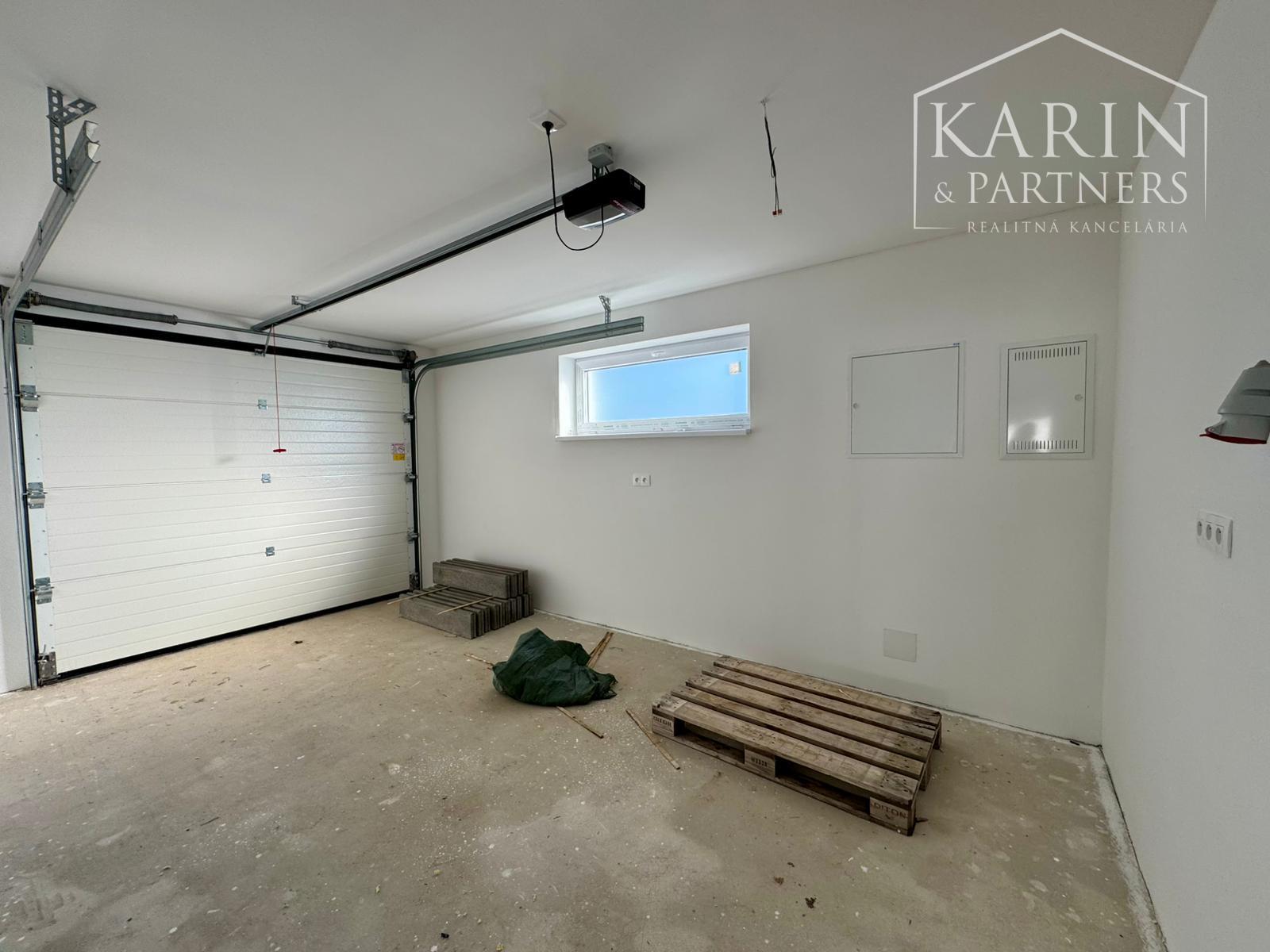 MODERNÝ 4-IZBOVÝ BUNGALOV S GARÁŽOU – SENICA