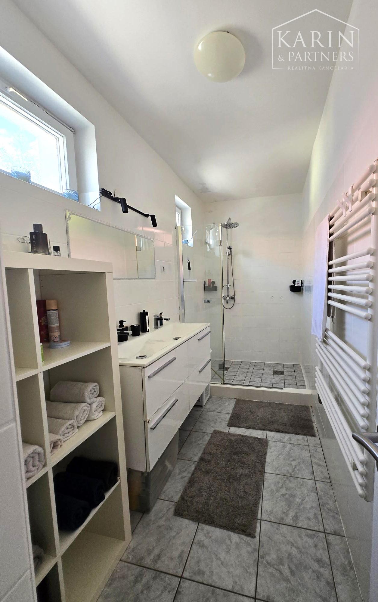 Predaj - rodinný dom 5 izbový s pozemkom 1483 m2 - Dunakiliti Maďarsko